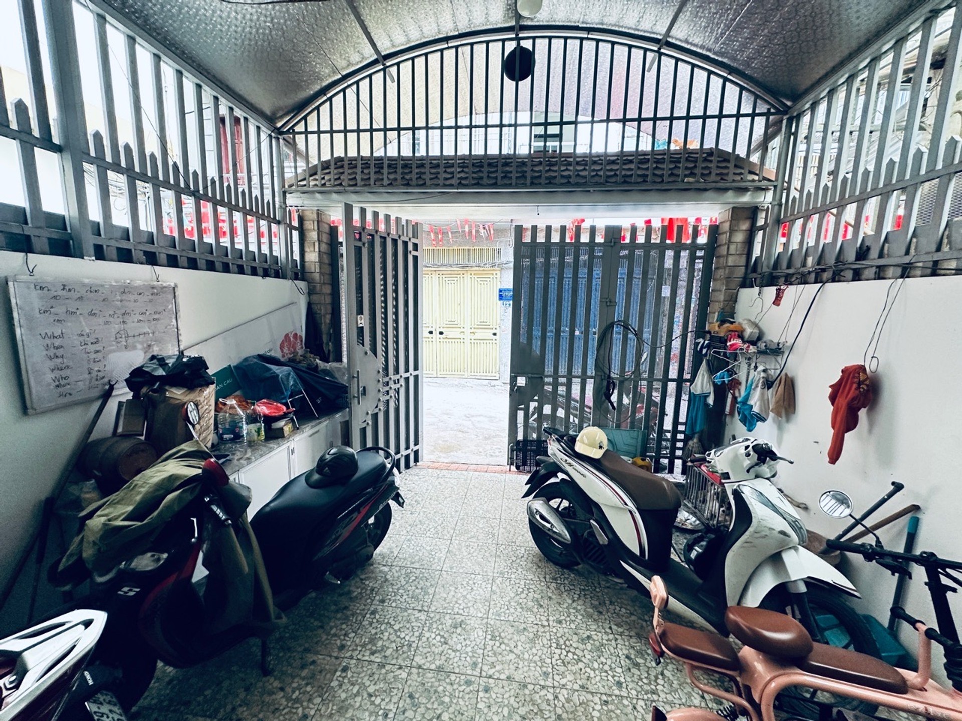 Bán nhà Định Công Hạ - diện tích 222m2 5 tầng - Ô TÔ VÀO NHÀ - giá 28,8 tỷ
