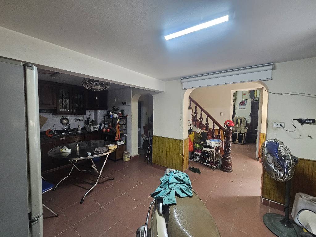 Bán nhà Vũ Hữu - diện tích 53.3m2 3 tầng - ô tô tránh - giá 27,99 tỷ