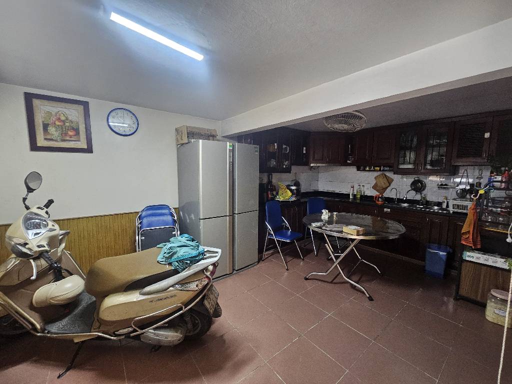 Bán nhà Vũ Hữu - diện tích 53.3m2 3 tầng - ô tô tránh - giá 27,99 tỷ