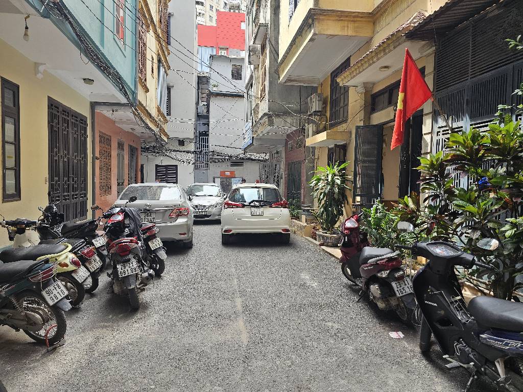 Bán nhà Vũ Hữu - diện tích 53.3m2 3 tầng - ô tô tránh - giá 27,99 tỷ