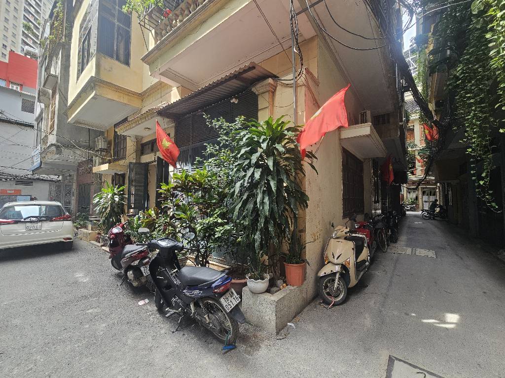 Bán nhà Vũ Hữu - diện tích 53.3m2 3 tầng - ô tô tránh - giá 27,99 tỷ