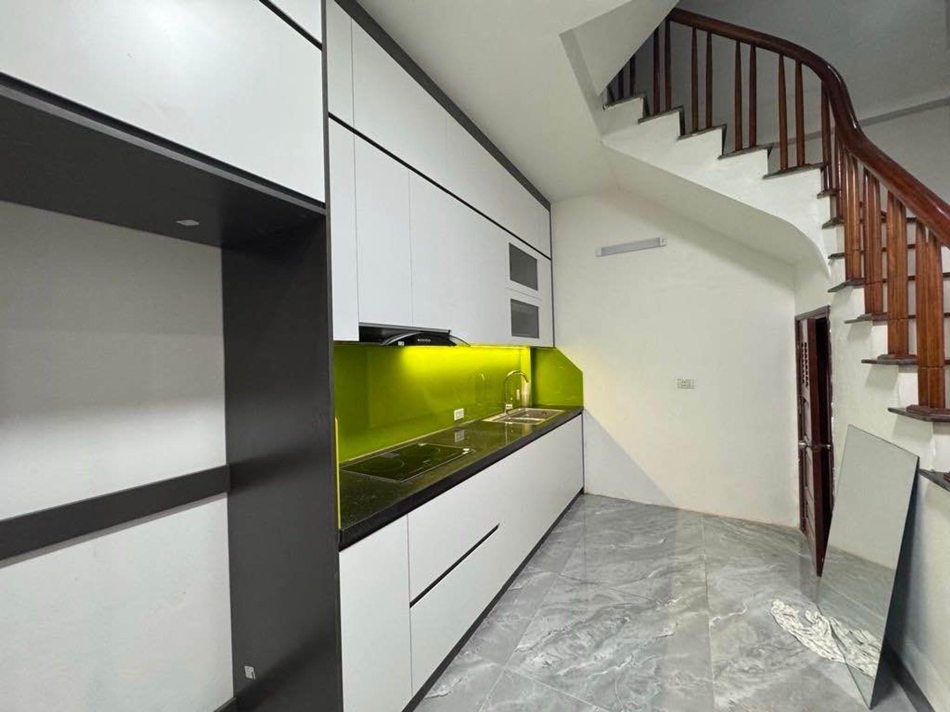 Bán nhà Thịnh Liệt - diện tích 39m2 5 tầng - ô tô đỗ cửa - giá 11,5 tỷ