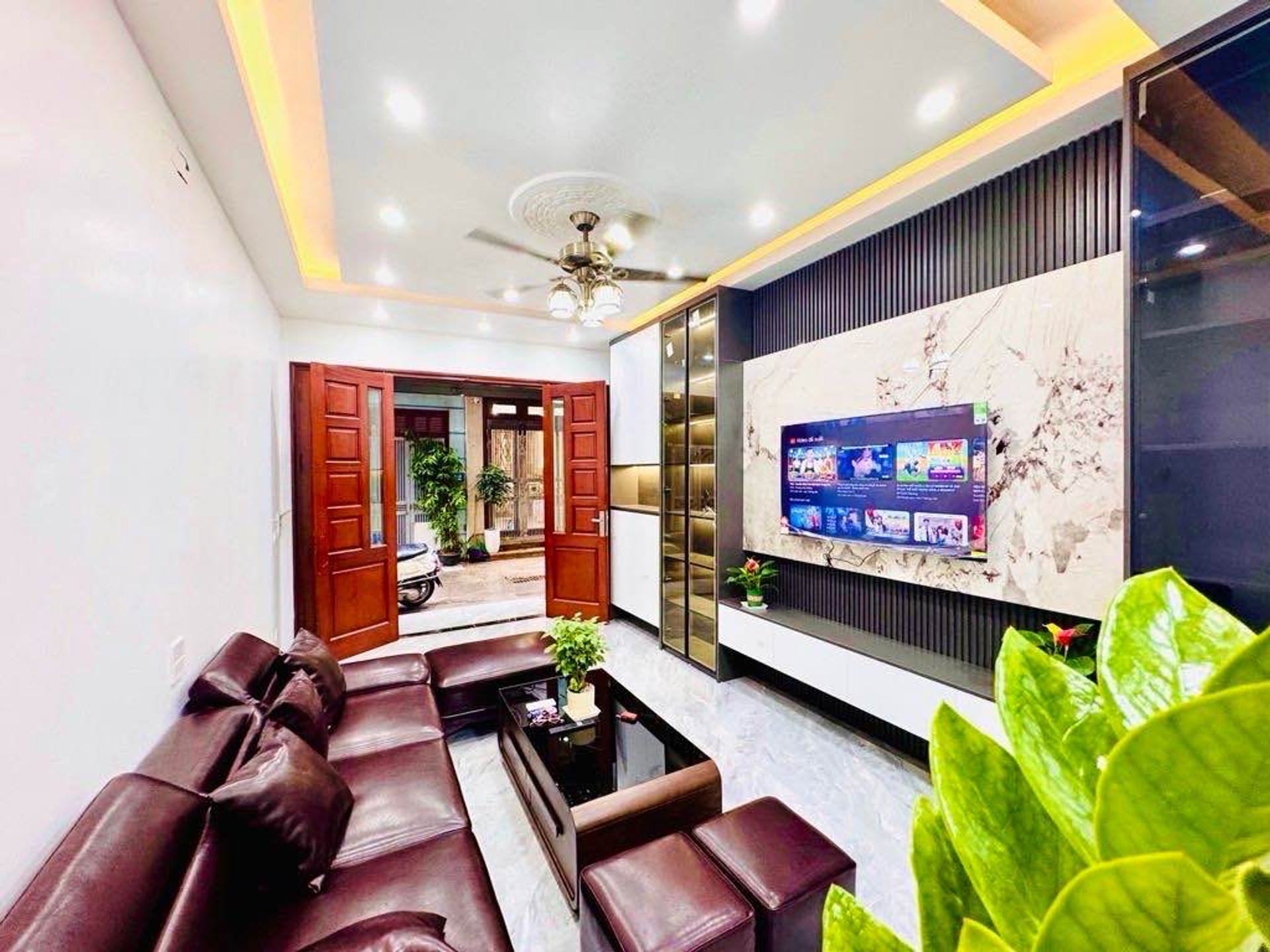 Bán nhà Thịnh Liệt - diện tích 39m2 5 tầng - ô tô đỗ cửa - giá 11,5 tỷ