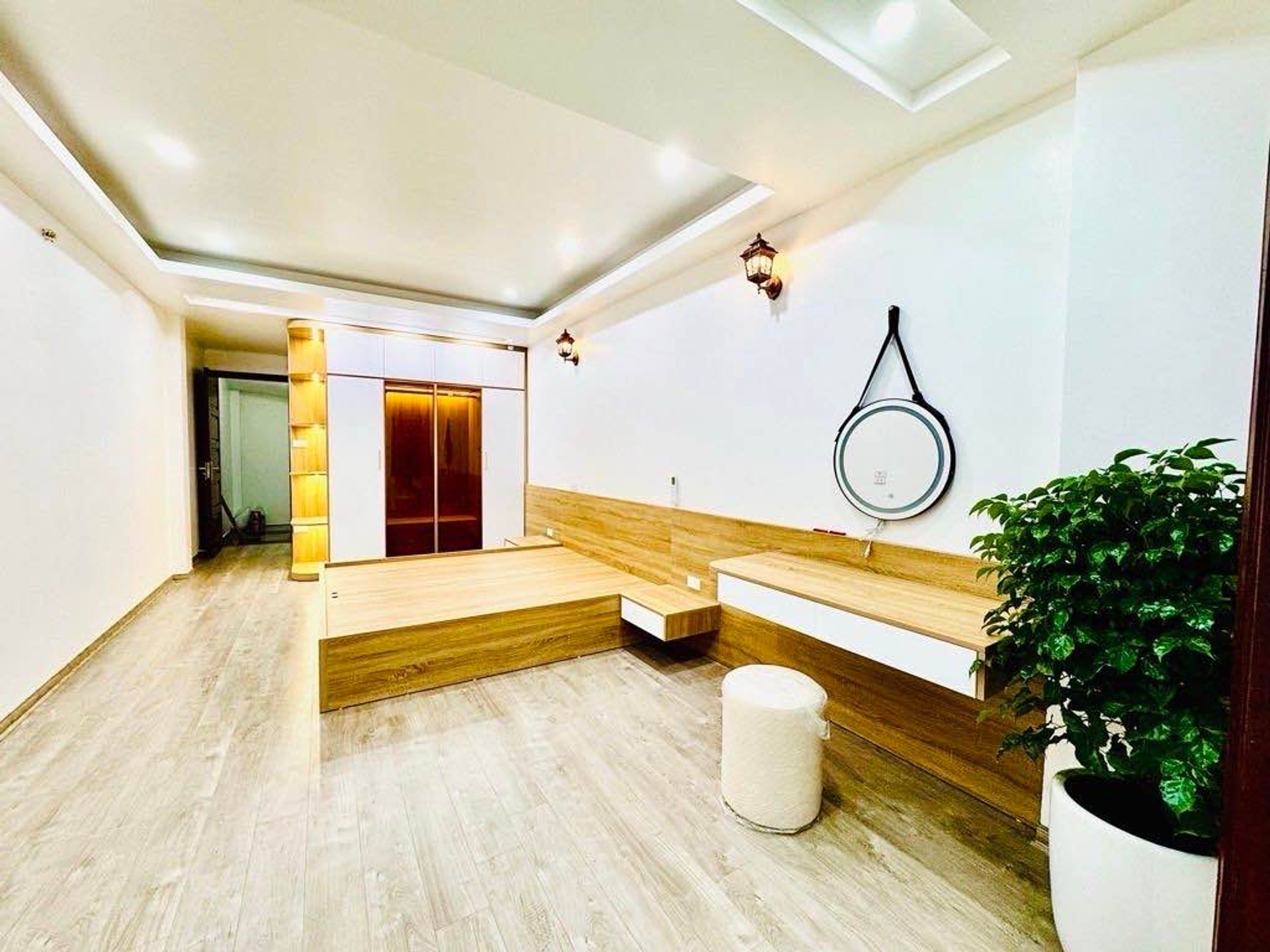Bán nhà Thịnh Liệt - diện tích 39m2 5 tầng - ô tô đỗ cửa - giá 11,5 tỷ