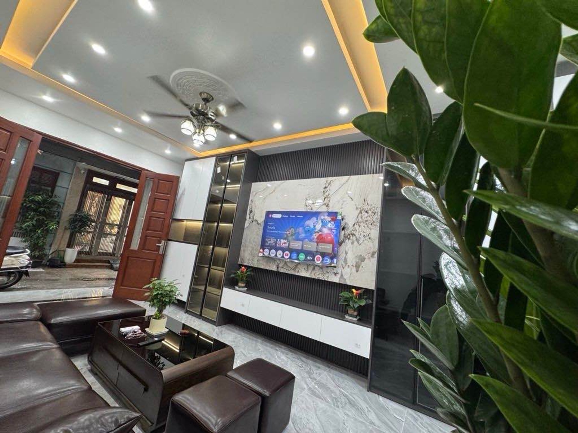 Bán nhà Thịnh Liệt - diện tích 39m2 5 tầng - ô tô đỗ cửa - giá 11,5 tỷ