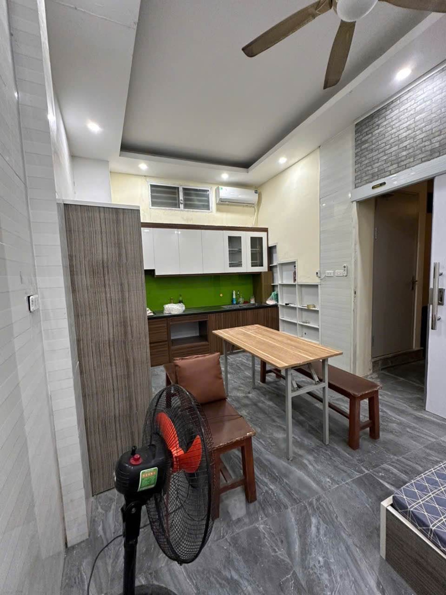 Bán nhà Kim Giang - diện tích 60m2 5 tầng - Ô tô lùi tận cửa - giá 14,5 tỷ