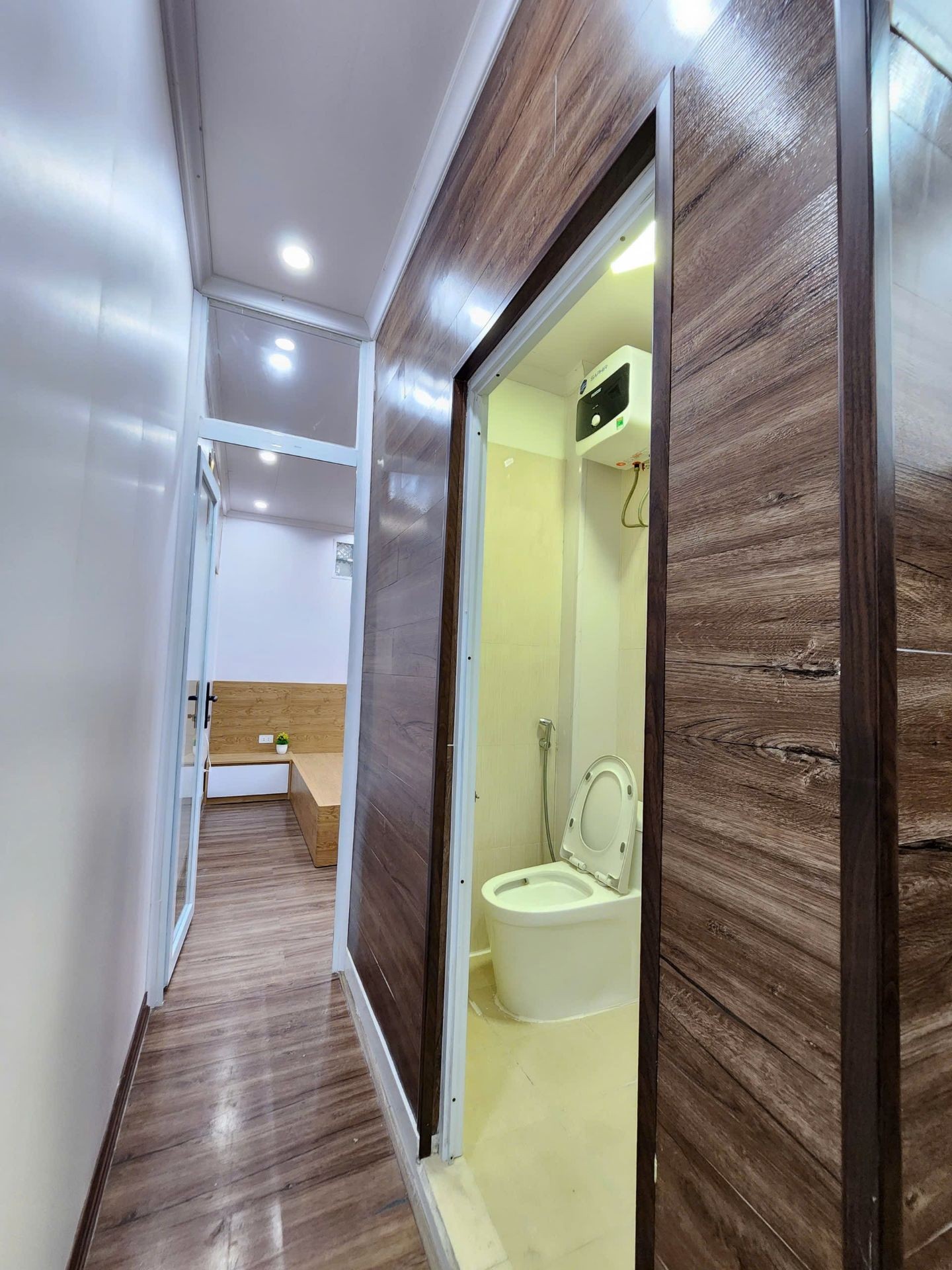 Bán nhà Hoàng Mai - diện tích 34m2 3 tầng - Ngõ thẳng, ba gác đỗ cửa - giá 6,2 tỷ