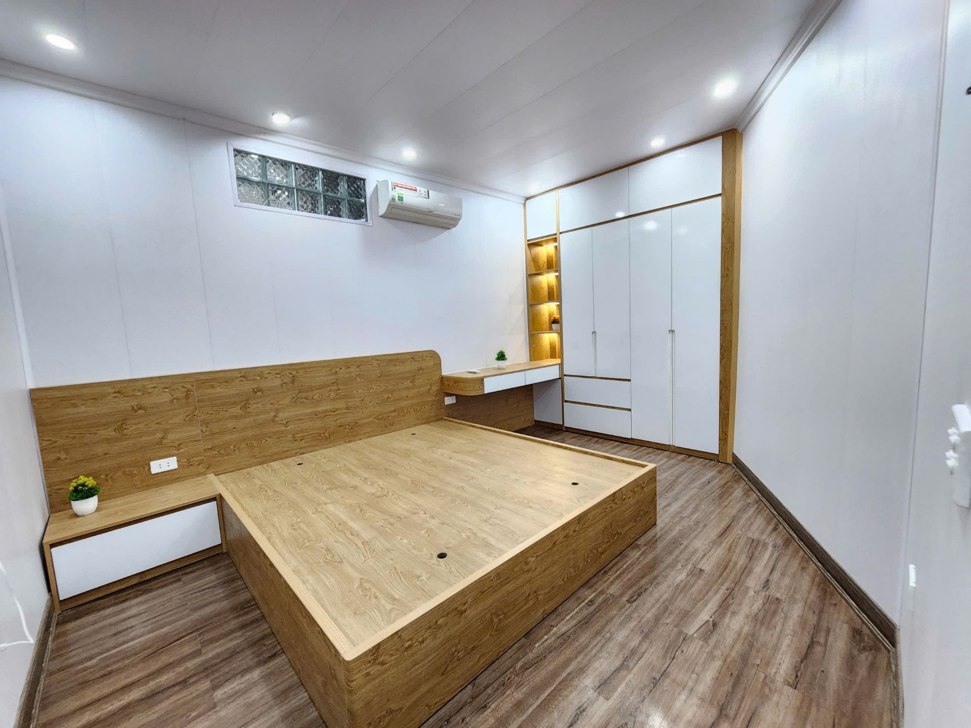 Bán nhà Hoàng Mai - diện tích 34m2 3 tầng - Ngõ thẳng, ba gác đỗ cửa - giá 6,2 tỷ