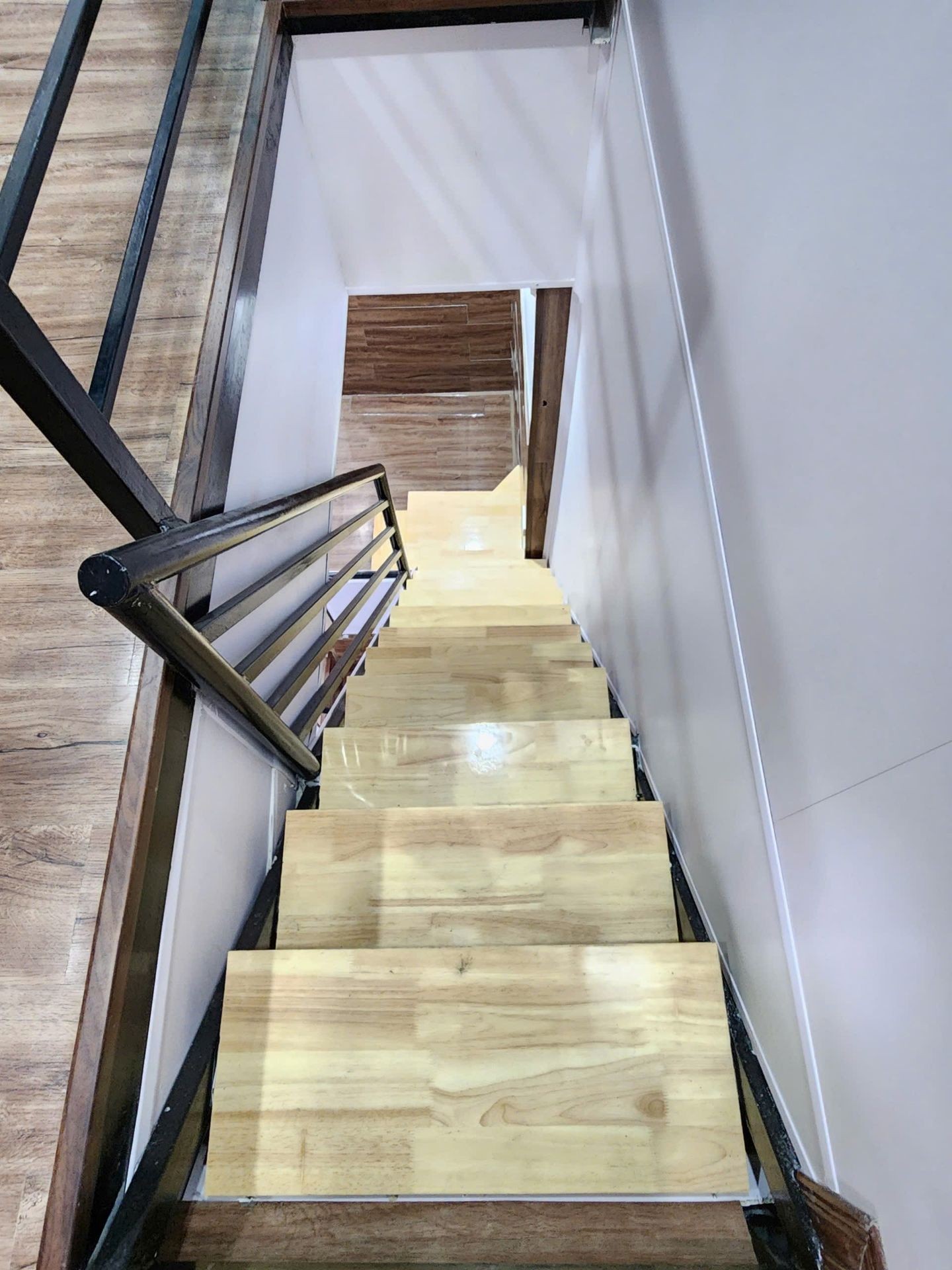 Bán nhà Hoàng Mai - diện tích 34m2 3 tầng - Ngõ thẳng, ba gác đỗ cửa - giá 6,2 tỷ