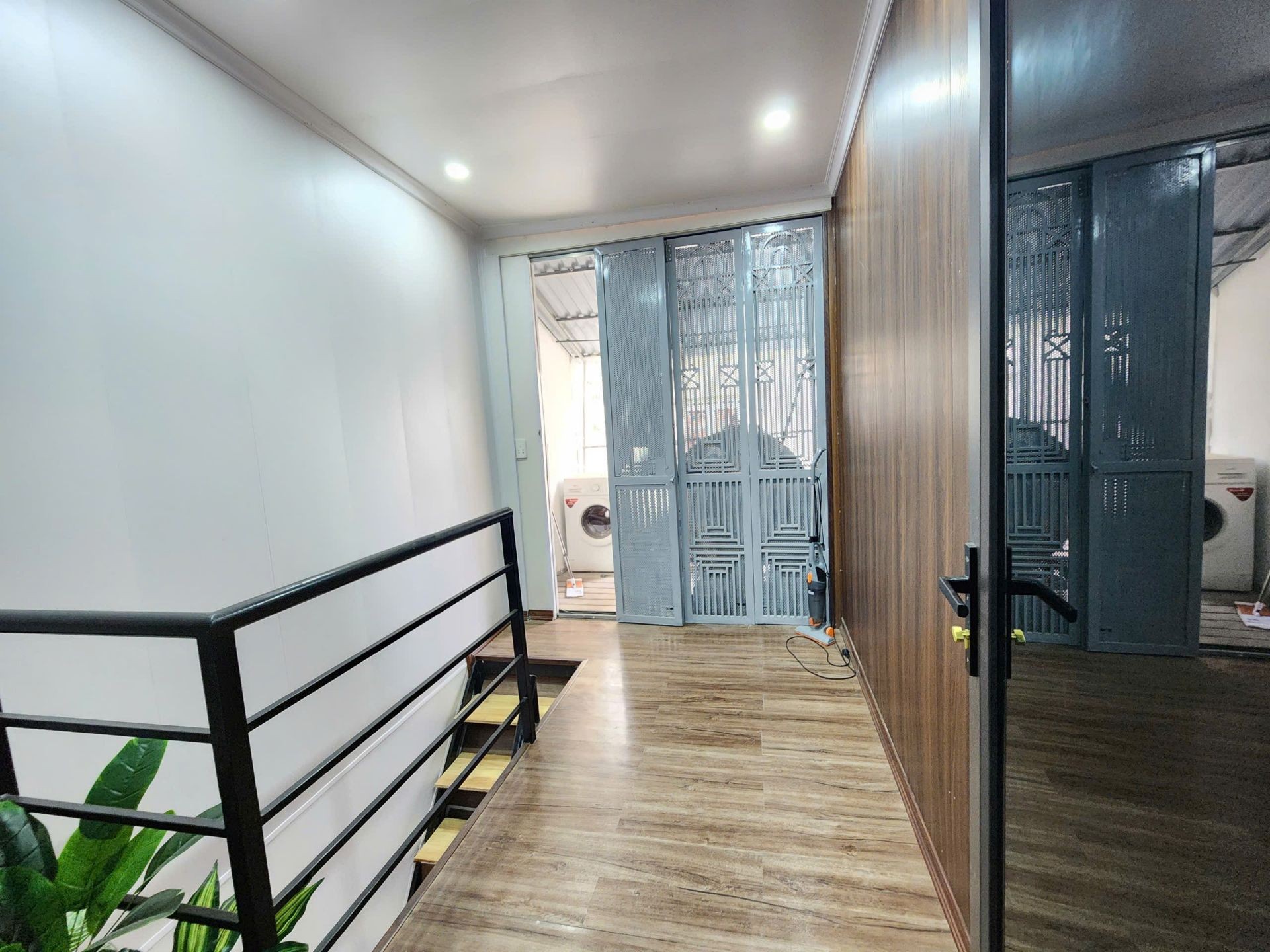 Bán nhà Hoàng Mai - diện tích 34m2 3 tầng - Ngõ thẳng, ba gác đỗ cửa - giá 6,2 tỷ