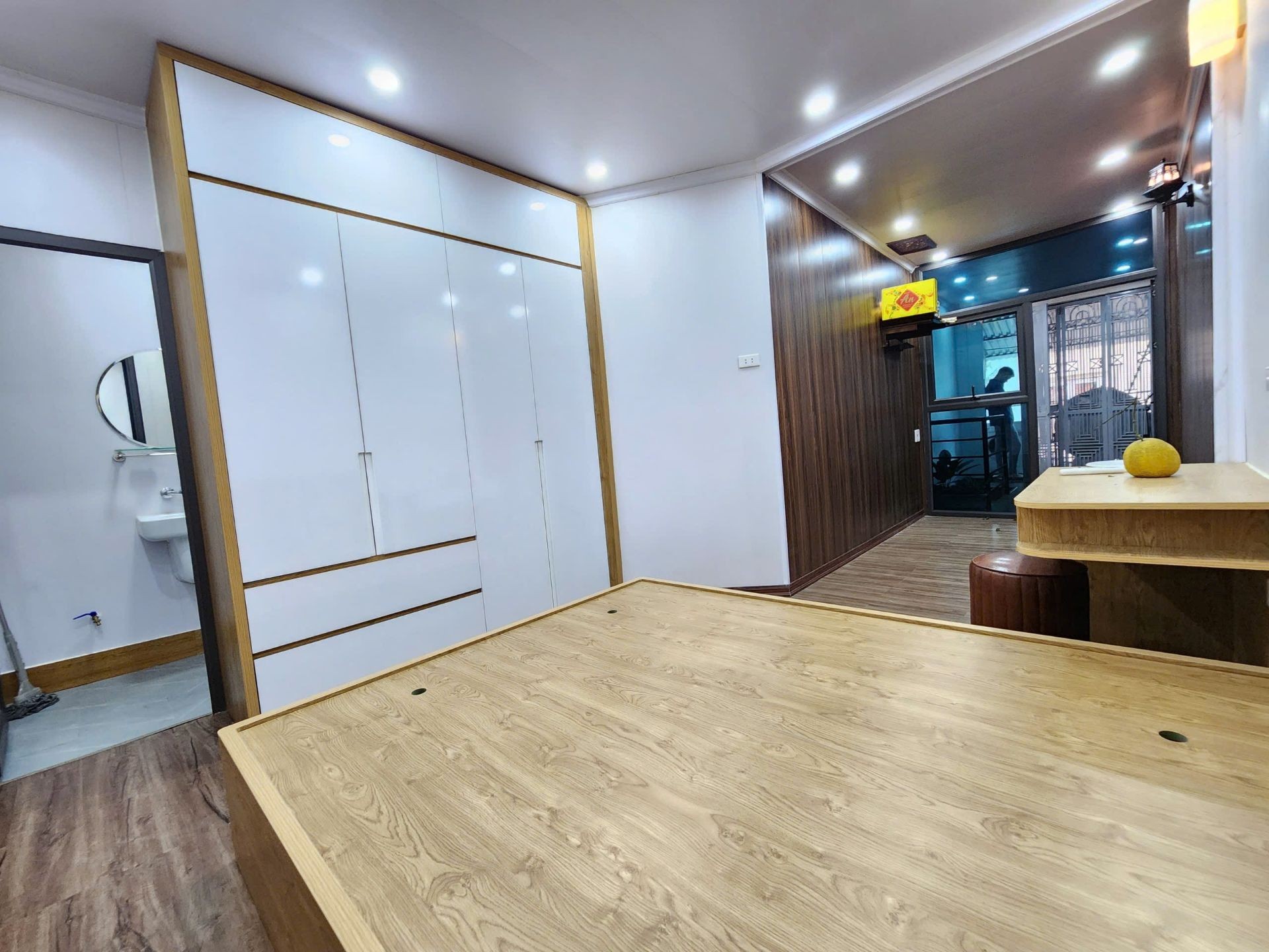 Bán nhà Hoàng Mai - diện tích 34m2 3 tầng - Ngõ thẳng, ba gác đỗ cửa - giá 6,2 tỷ