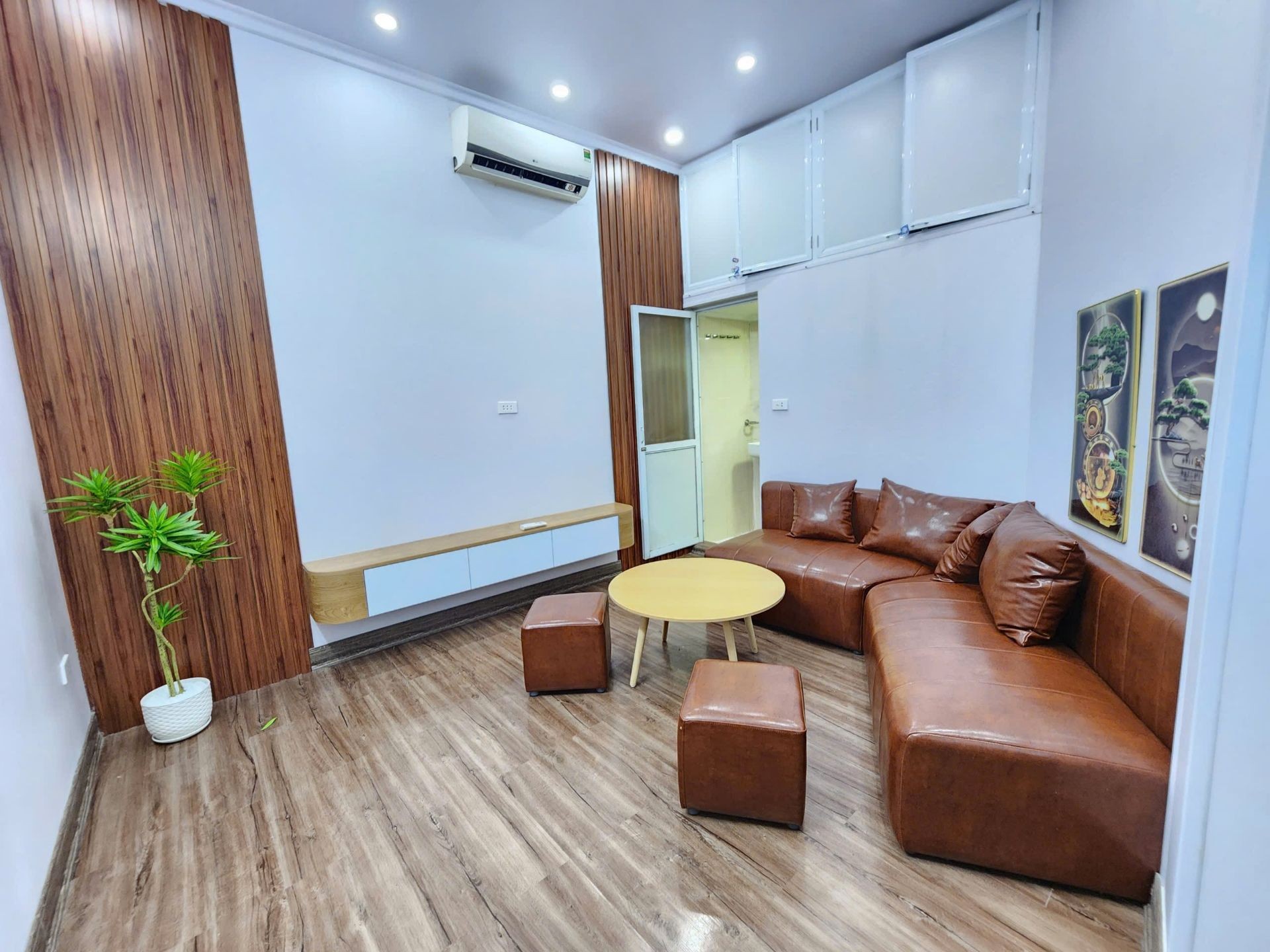 Bán nhà Hoàng Mai - diện tích 34m2 3 tầng - Ngõ thẳng, ba gác đỗ cửa - giá 6,2 tỷ