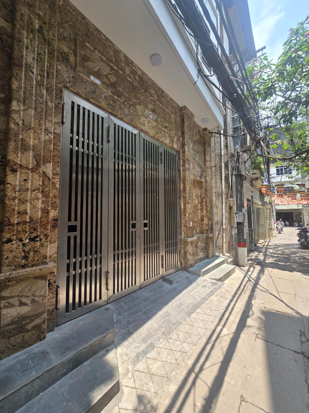 Bán nhà Tam Trinh - diện tích 210m2 7 tầng - Căn hộ dịch vụ xịn đét - giá 65 tỷ