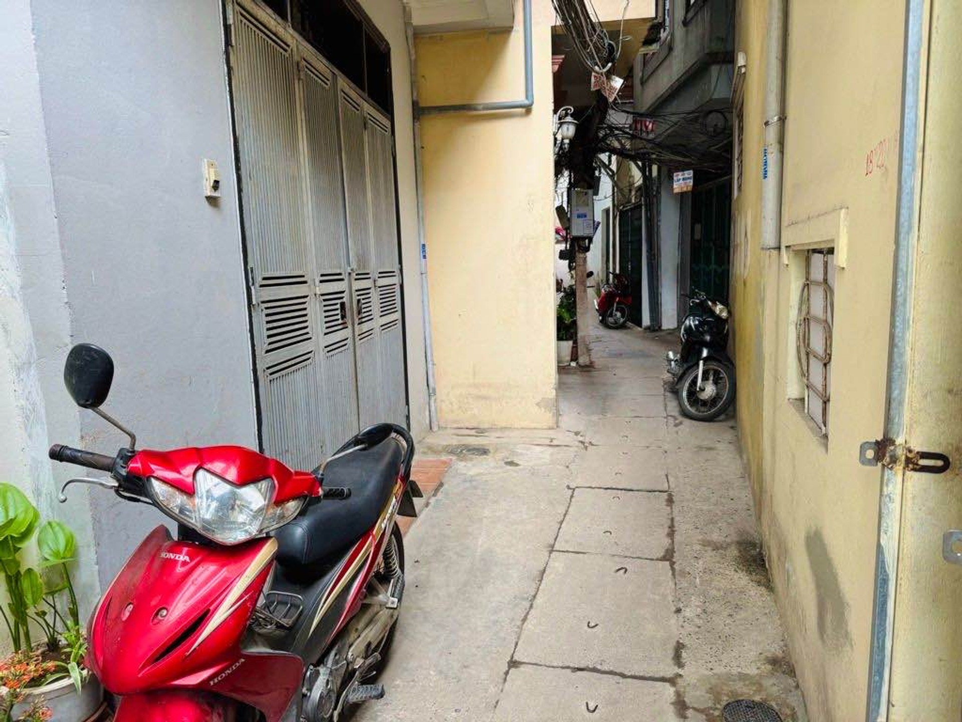 Bán nhà Trần Khát Chân - diện tích 31m2 5 tầng - Nhà dân xây tâm huyết - giá 11,5 tỷ