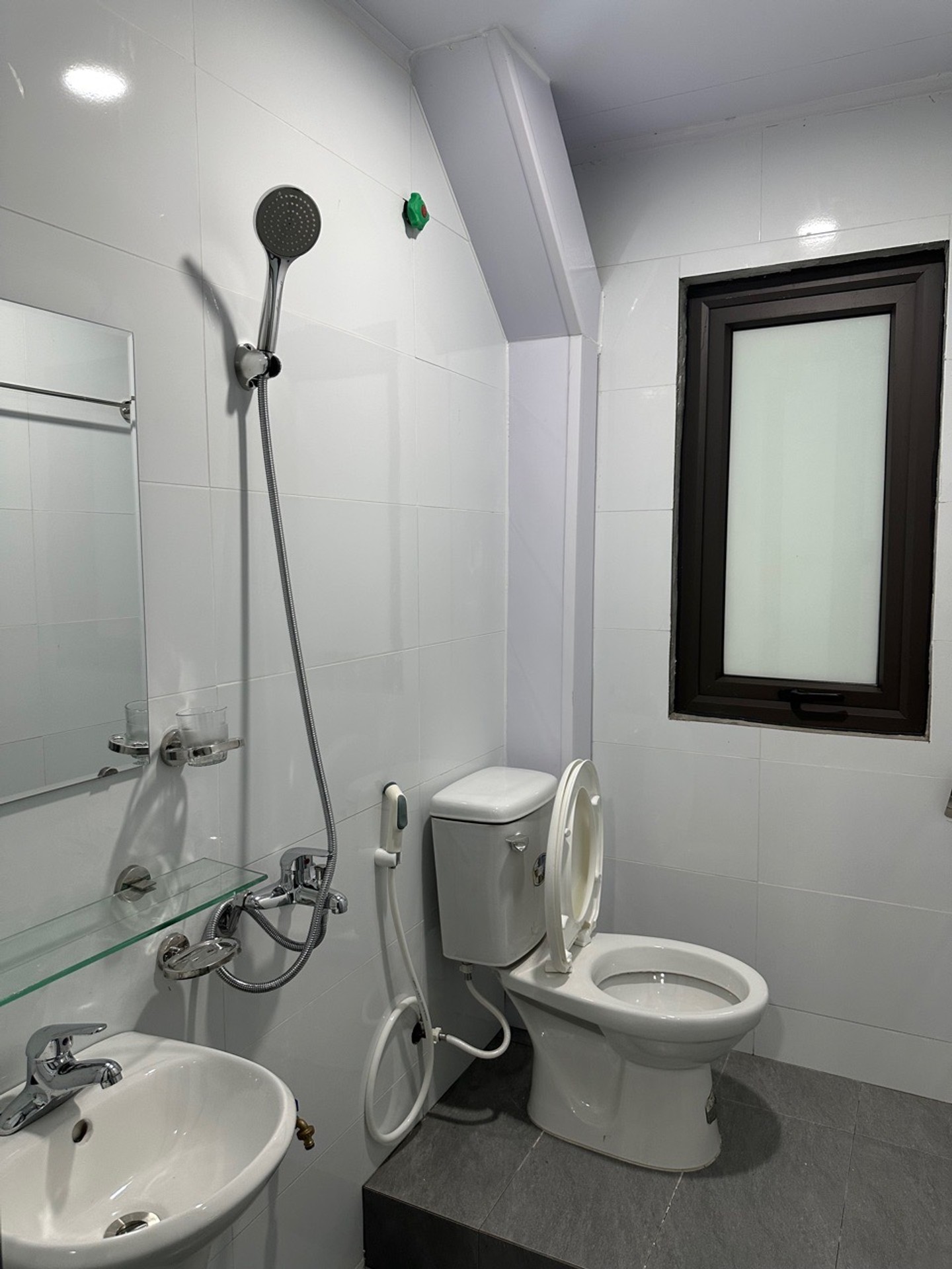 Bán nhà Nguyễn Công Trứ - diện tích 55m2 3 tầng - Nhà mới full nội thất - giá 3,8 tỷ