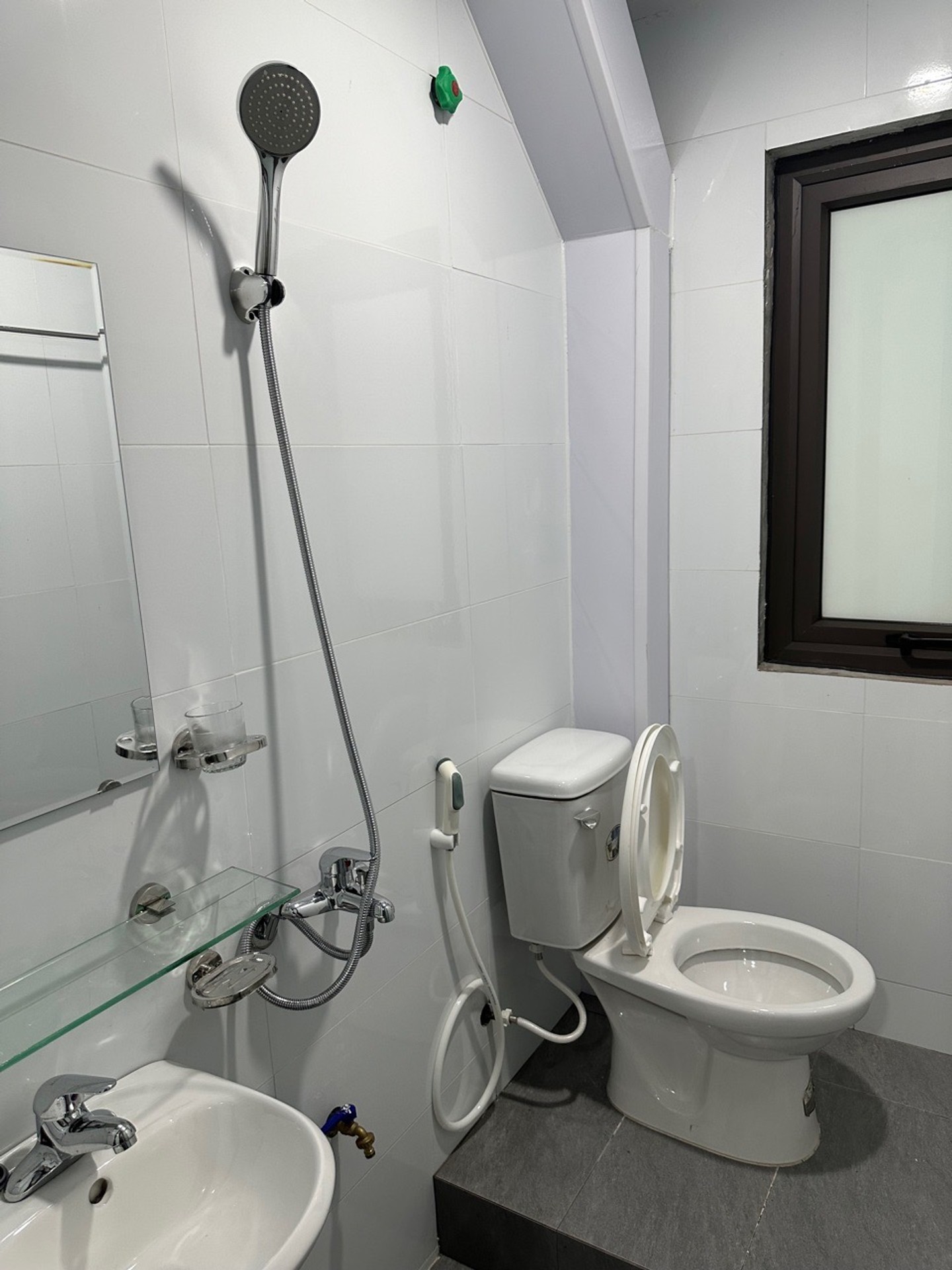 Bán nhà Nguyễn Công Trứ - diện tích 55m2 3 tầng - Nhà mới full nội thất - giá 3,8 tỷ