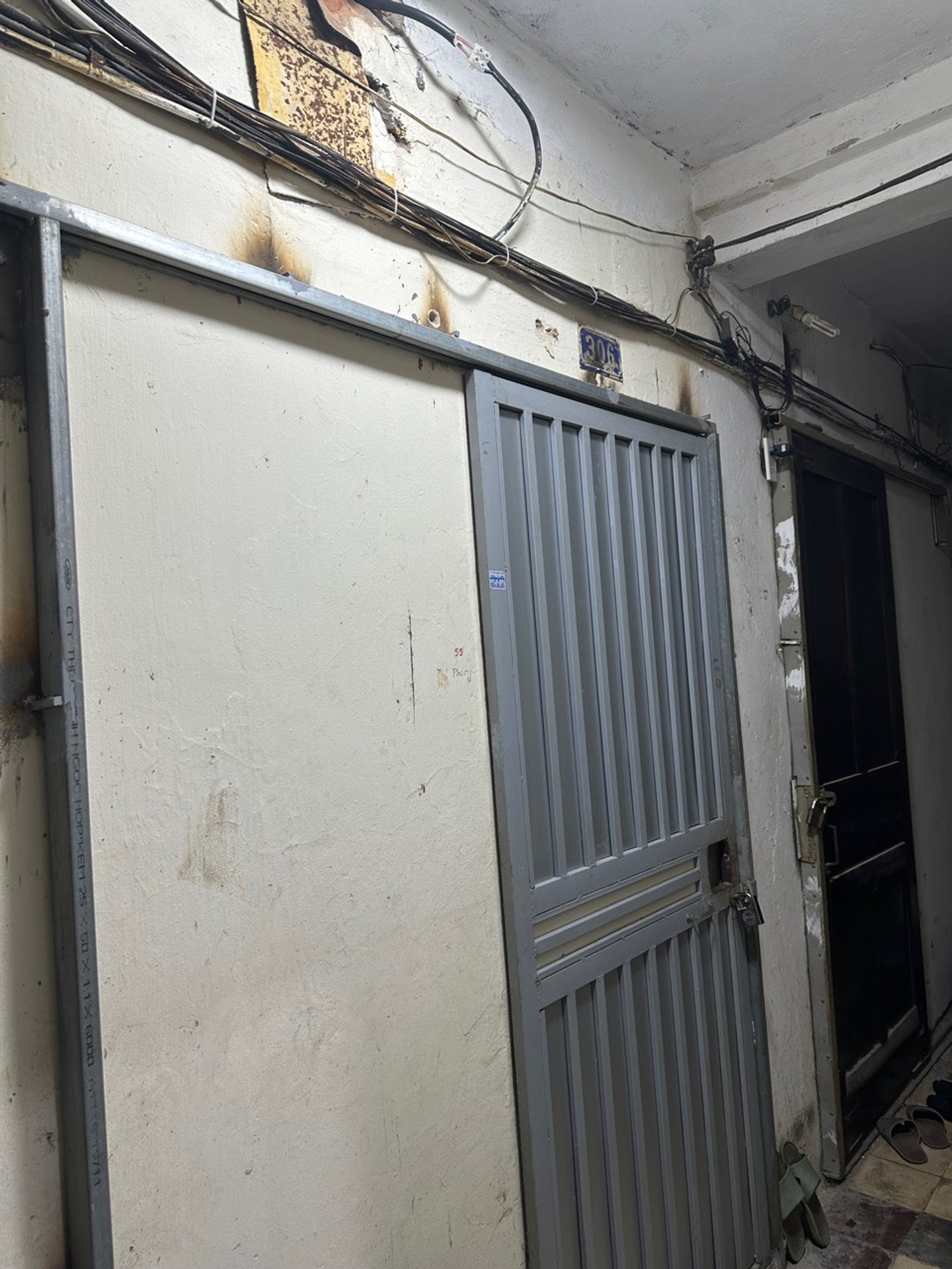 Bán nhà Nguyễn Công Trứ - diện tích 55m2 3 tầng - Nhà mới full nội thất - giá 3,8 tỷ