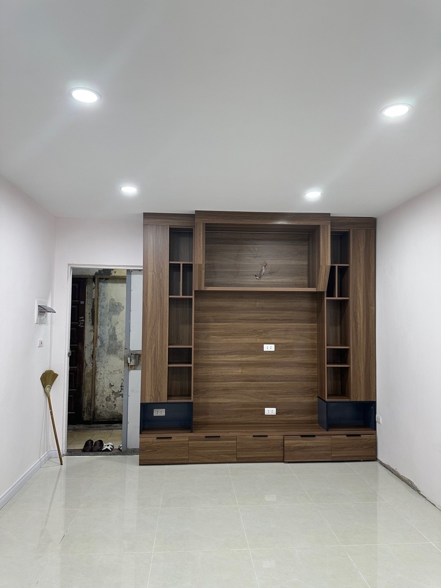 Bán nhà Nguyễn Công Trứ - diện tích 55m2 3 tầng - Nhà mới full nội thất - giá 3,8 tỷ