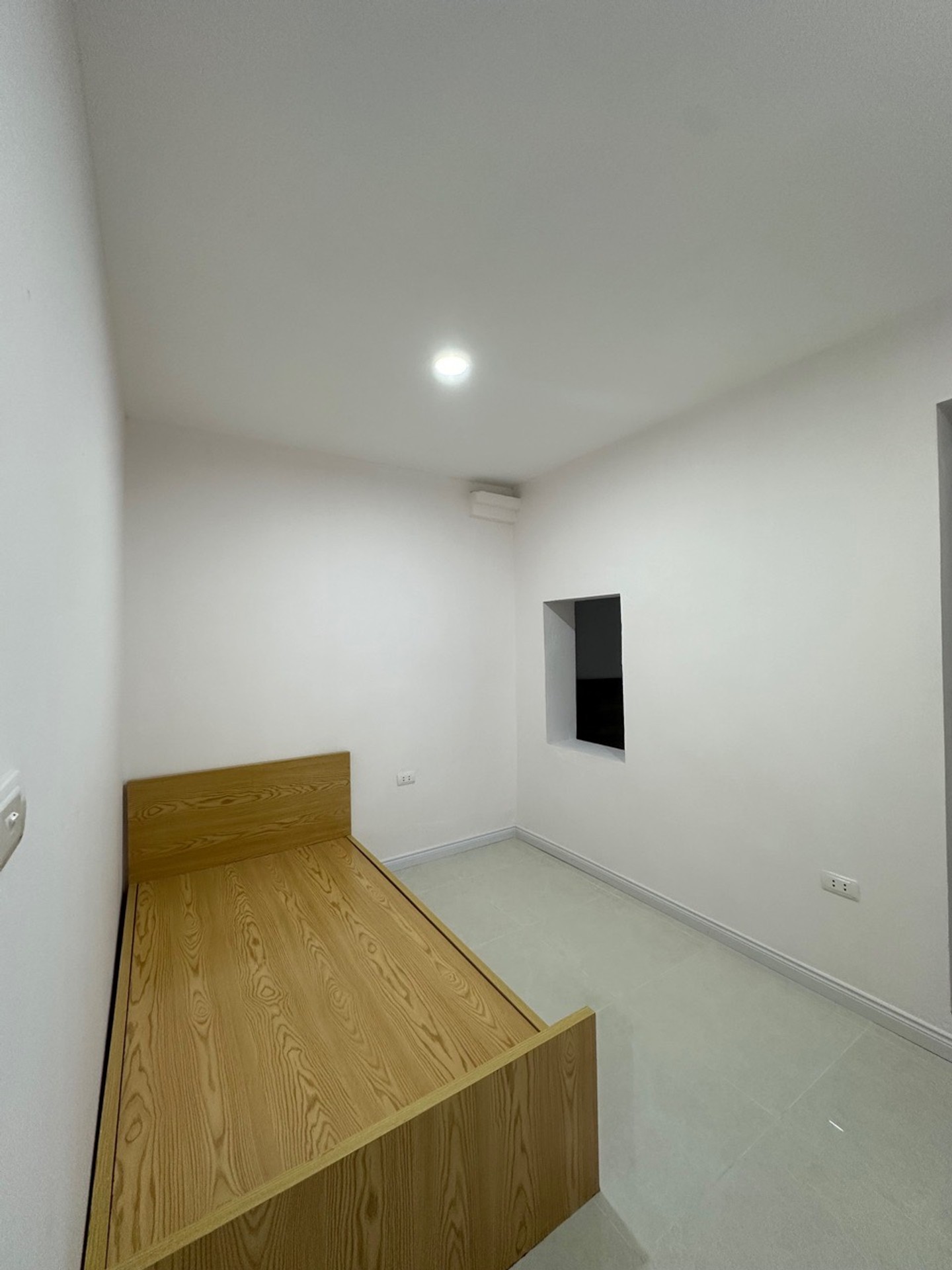 Bán nhà Nguyễn Công Trứ - diện tích 55m2 3 tầng - Nhà mới full nội thất - giá 3,8 tỷ