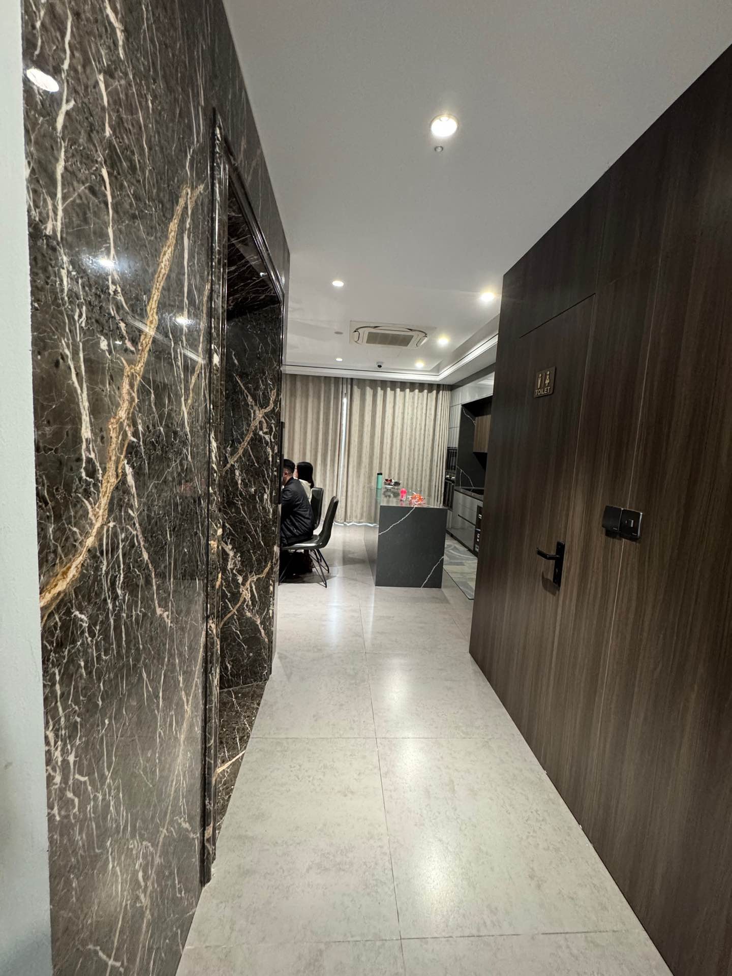 Bán nhà Nguyễn Công Hoan - diện tích 97.3m2 6 tầng - Ô TÔ VÀO NHÀ - giá 36 tỷ