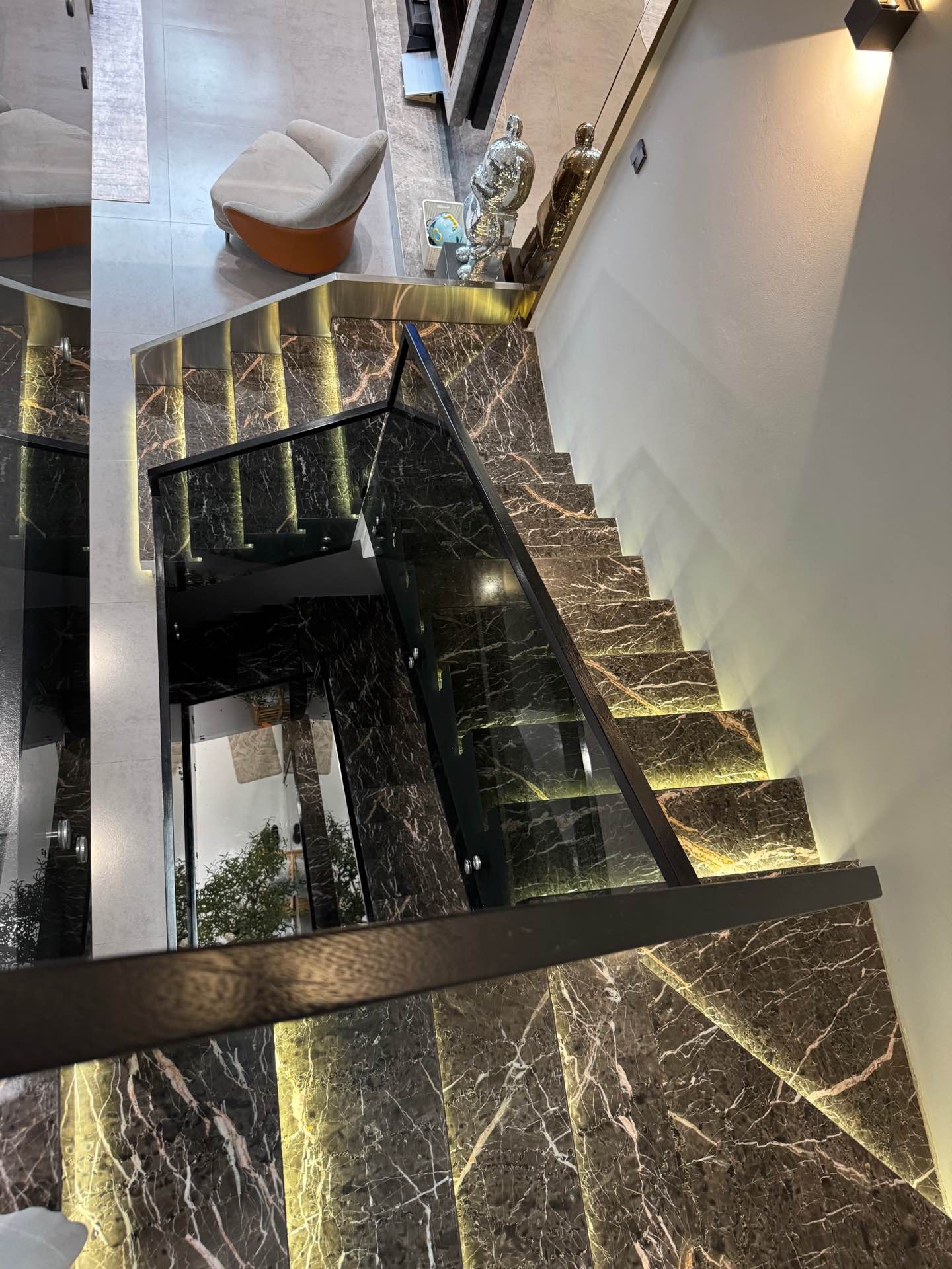 Bán nhà Nguyễn Công Hoan - diện tích 97.3m2 6 tầng - Ô TÔ VÀO NHÀ - giá 36 tỷ