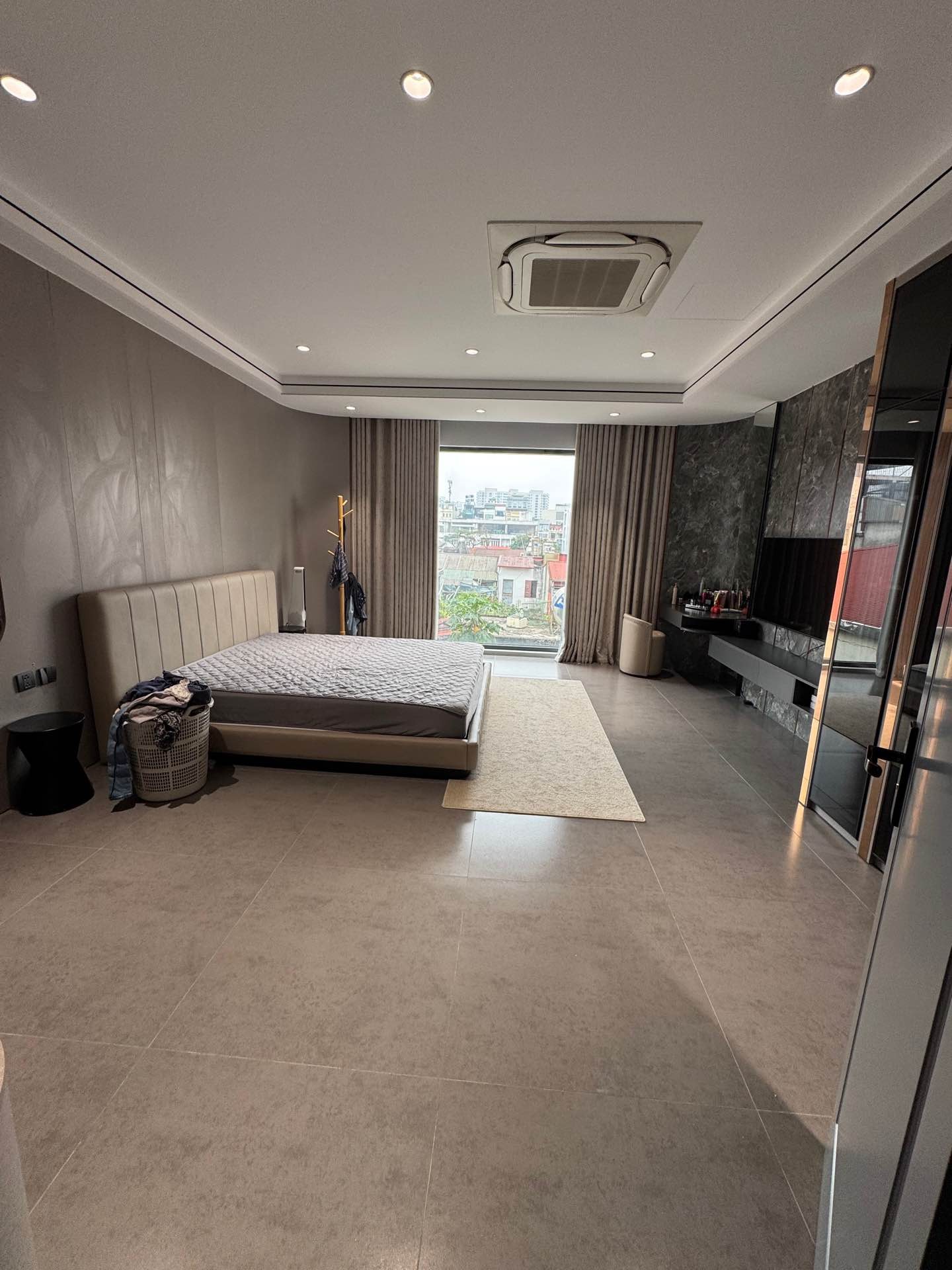 Bán nhà Nguyễn Công Hoan - diện tích 97.3m2 6 tầng - Ô TÔ VÀO NHÀ - giá 36 tỷ