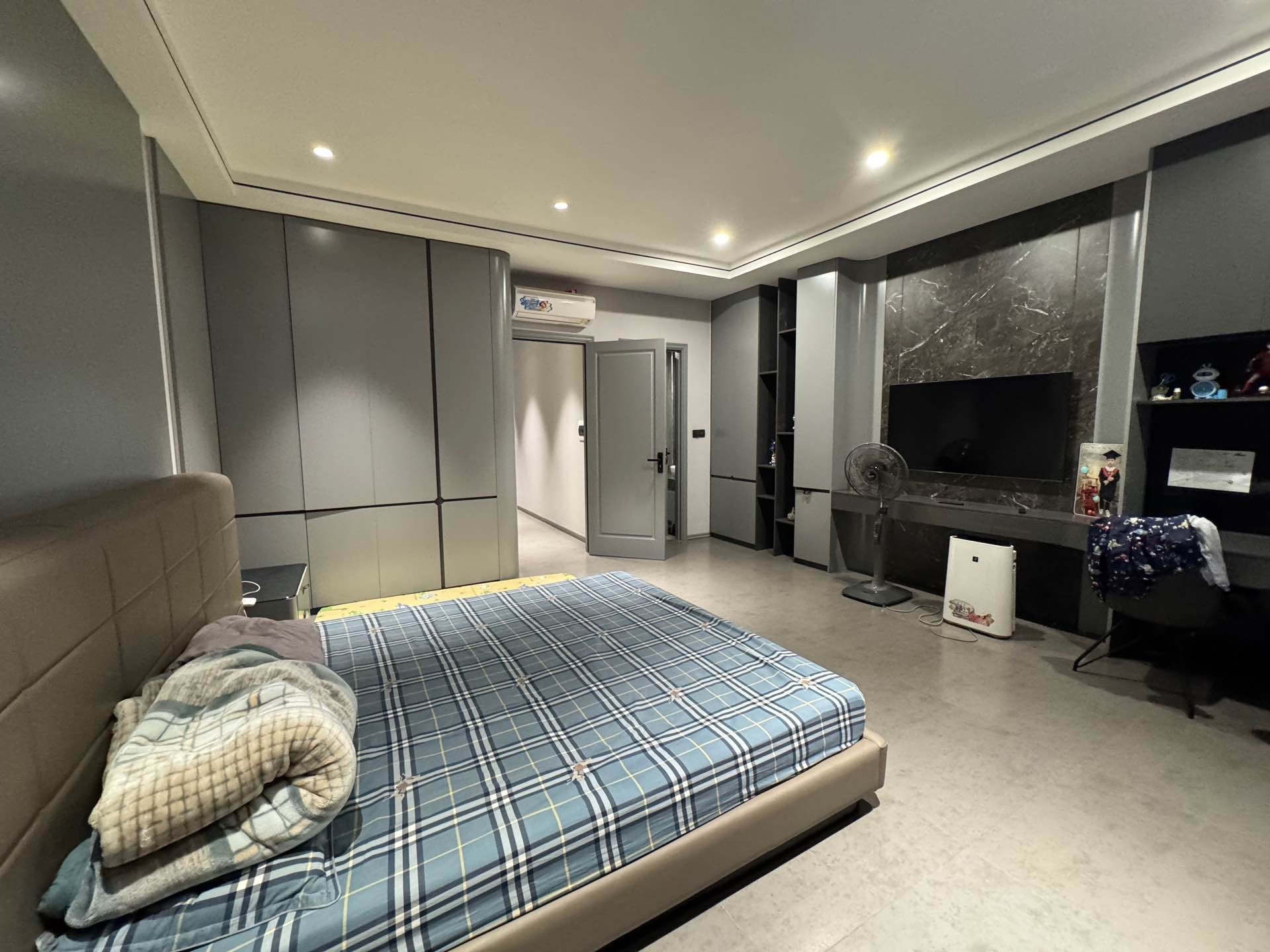 Bán nhà Nguyễn Công Hoan - diện tích 97.3m2 6 tầng - Ô TÔ VÀO NHÀ - giá 36 tỷ