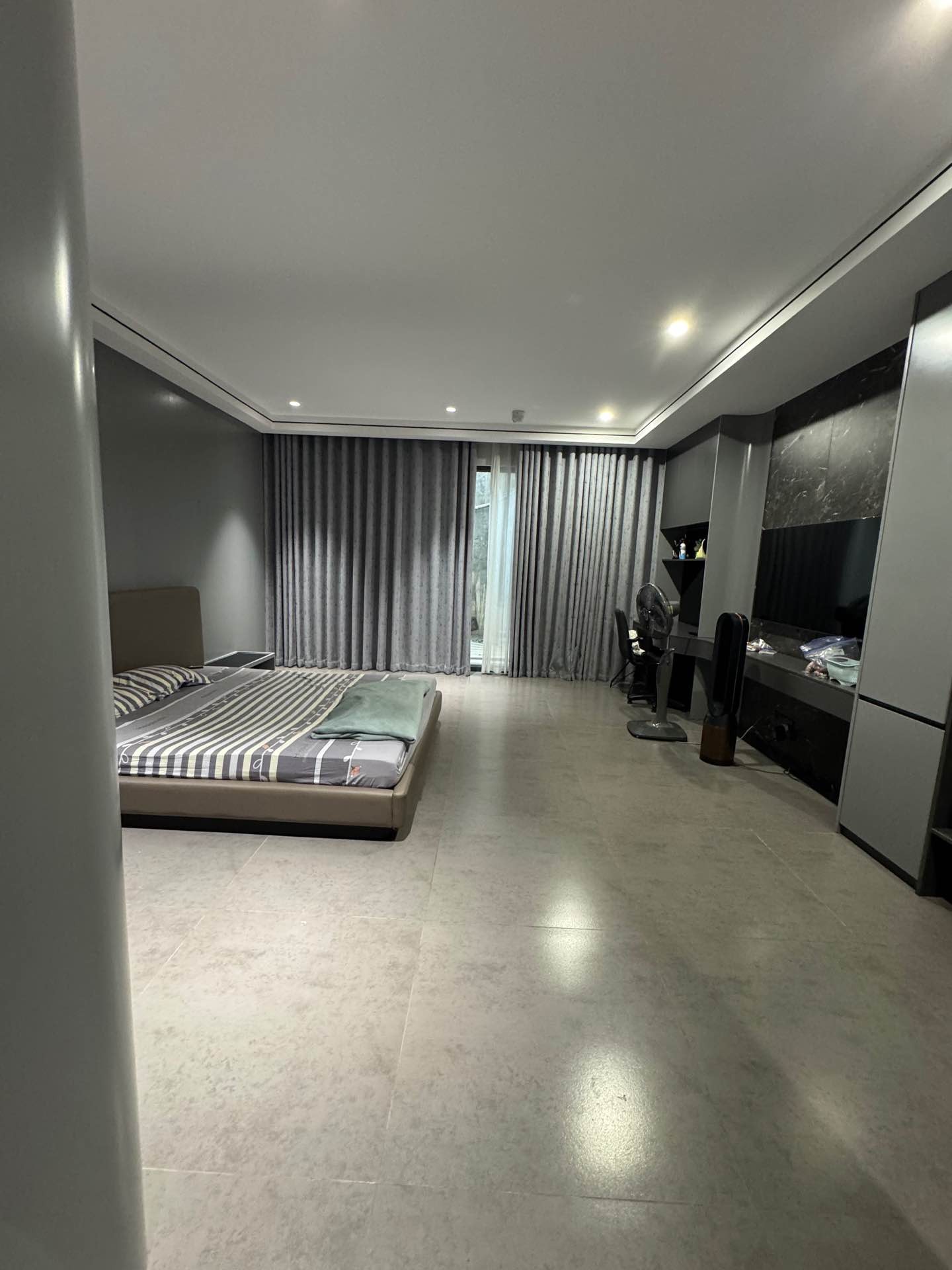 Bán nhà Nguyễn Công Hoan - diện tích 97.3m2 6 tầng - Ô TÔ VÀO NHÀ - giá 36 tỷ