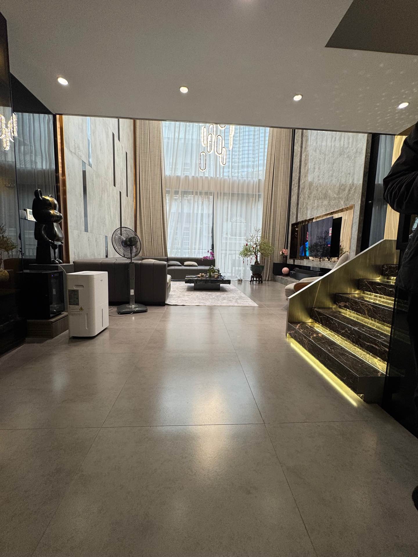 Bán nhà Nguyễn Công Hoan - diện tích 97.3m2 6 tầng - Ô TÔ VÀO NHÀ - giá 36 tỷ