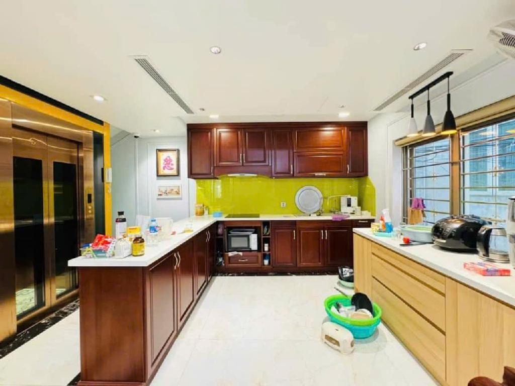 Bán nhà Tây Sơn - diện tích 600m2 9 tầng - Phù hợp làm Bệnh viện, phòng khám đa khoa - giá 365 tỷ