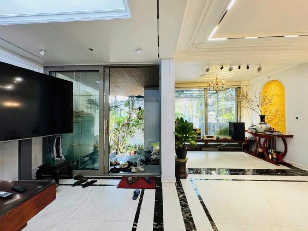 Bán nhà Tây Sơn - diện tích 600m2 9 tầng - Phù hợp làm Bệnh viện, phòng khám đa khoa - giá 365 tỷ