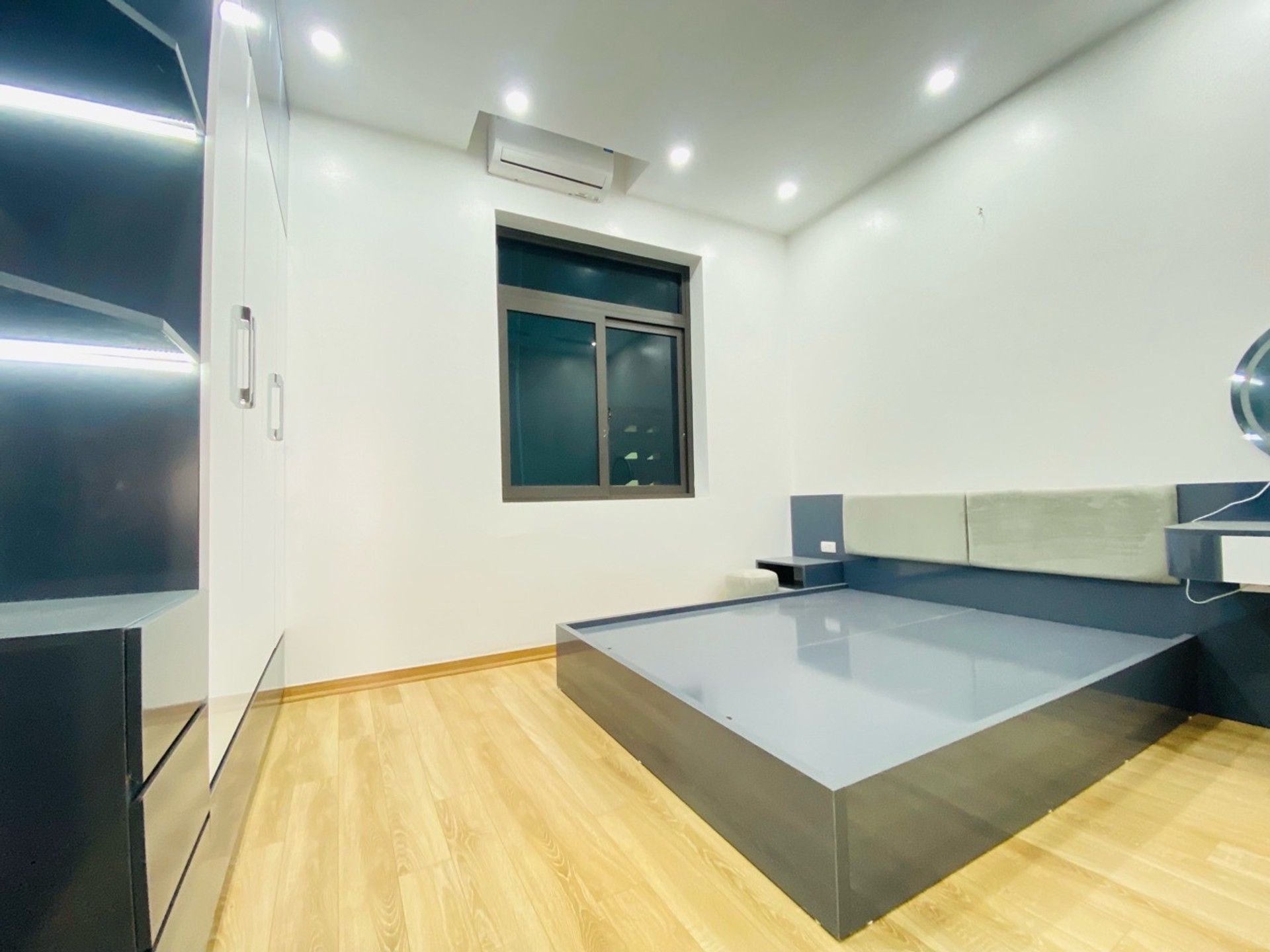 Bán nhà Ngõ Chợ Khâm Thiên - diện tích 52m2 4 tầng - Nhà 2 thoáng, full nội thất - giá 10,6 tỷ