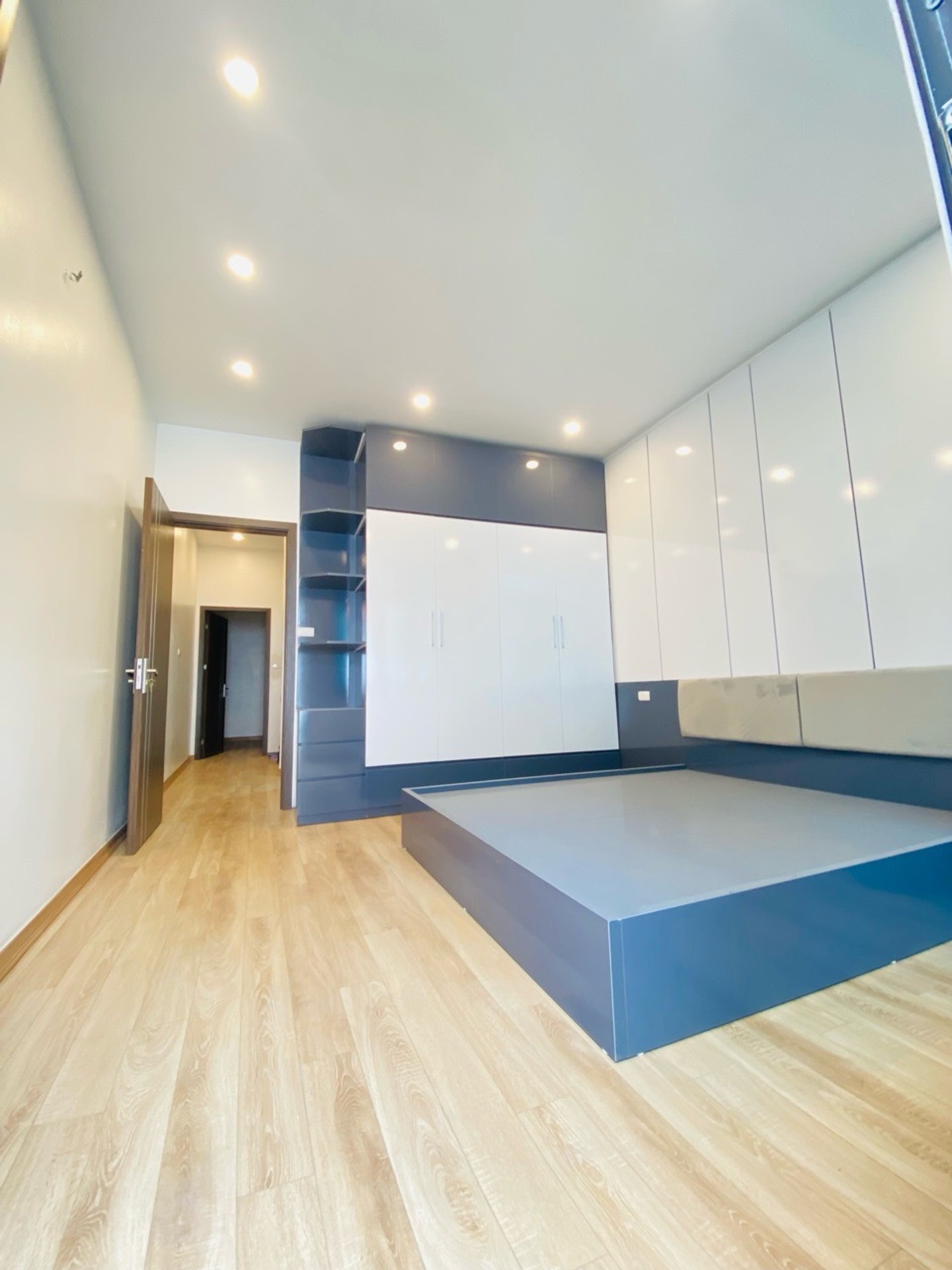 Bán nhà Ngõ Chợ Khâm Thiên - diện tích 52m2 4 tầng - Nhà 2 thoáng, full nội thất - giá 10,6 tỷ