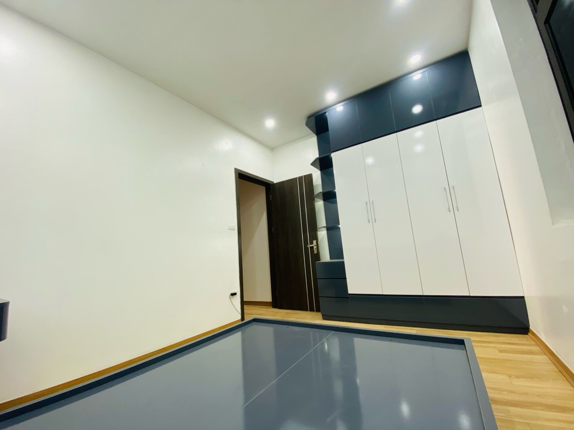 Bán nhà Ngõ Chợ Khâm Thiên - diện tích 52m2 4 tầng - Nhà 2 thoáng, full nội thất - giá 10,6 tỷ