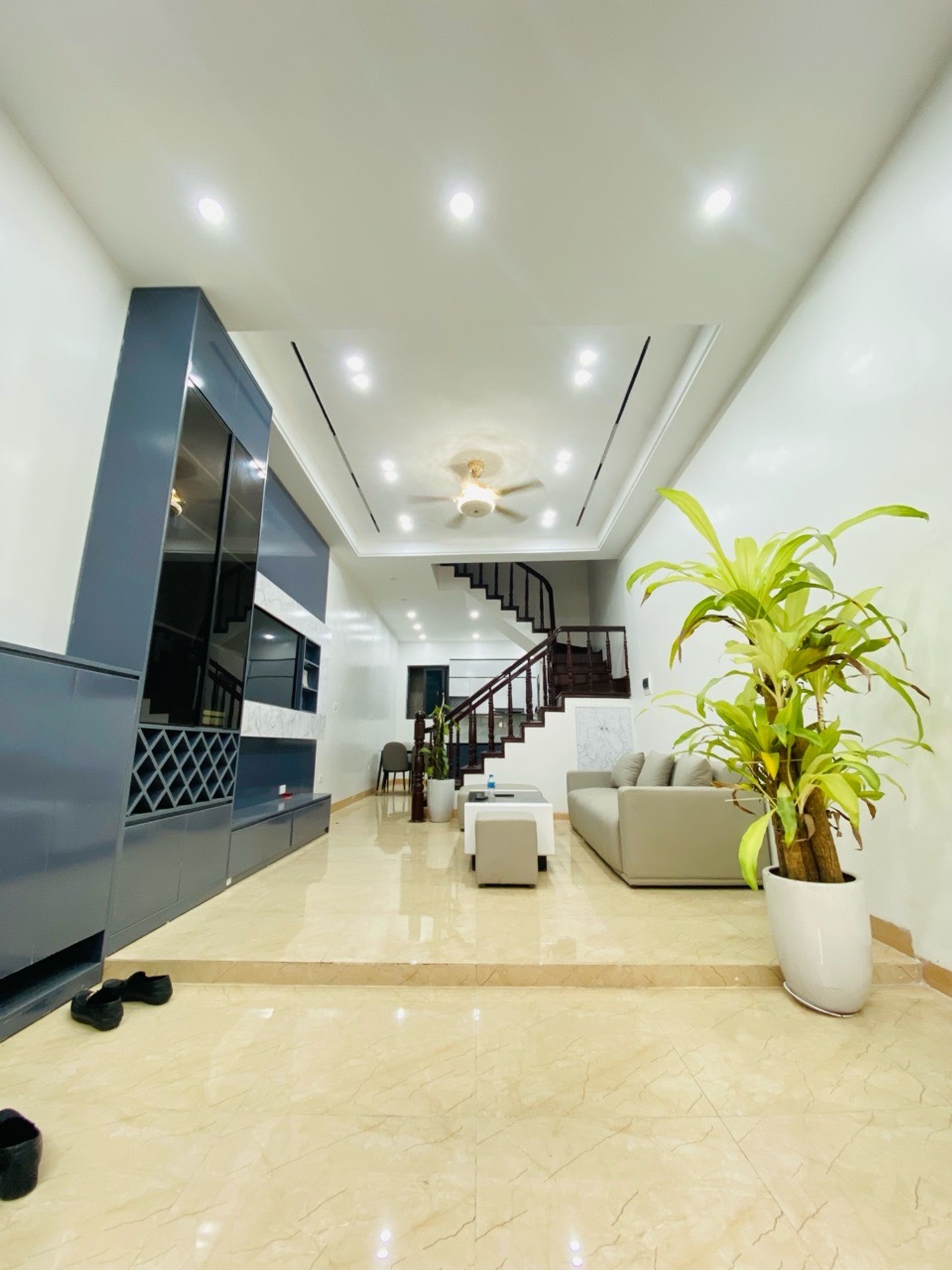 Bán nhà Ngõ Chợ Khâm Thiên - diện tích 52m2 4 tầng - Nhà 2 thoáng, full nội thất - giá 10,6 tỷ