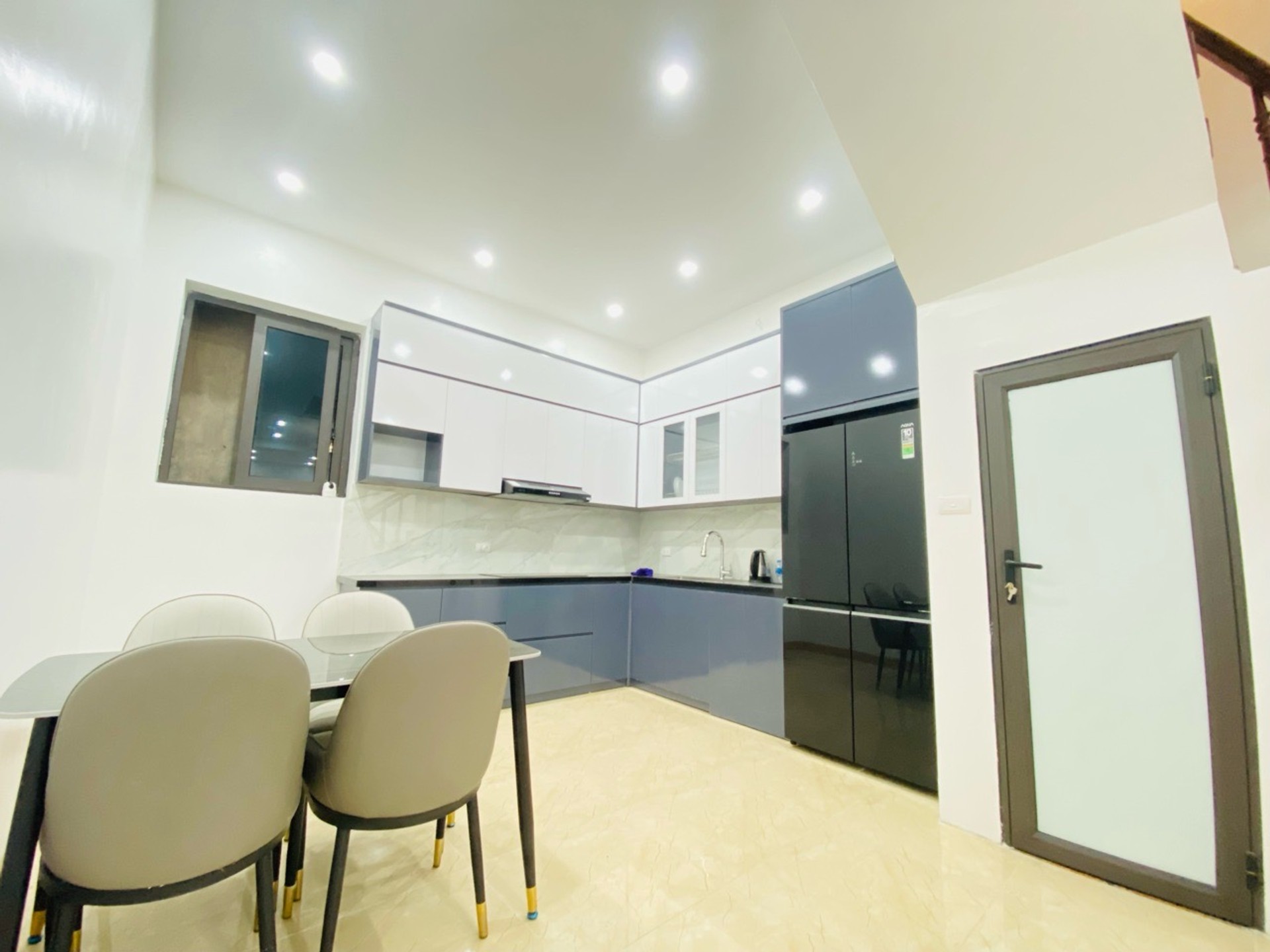 Bán nhà Ngõ Chợ Khâm Thiên - diện tích 52m2 4 tầng - Nhà 2 thoáng, full nội thất - giá 10,6 tỷ