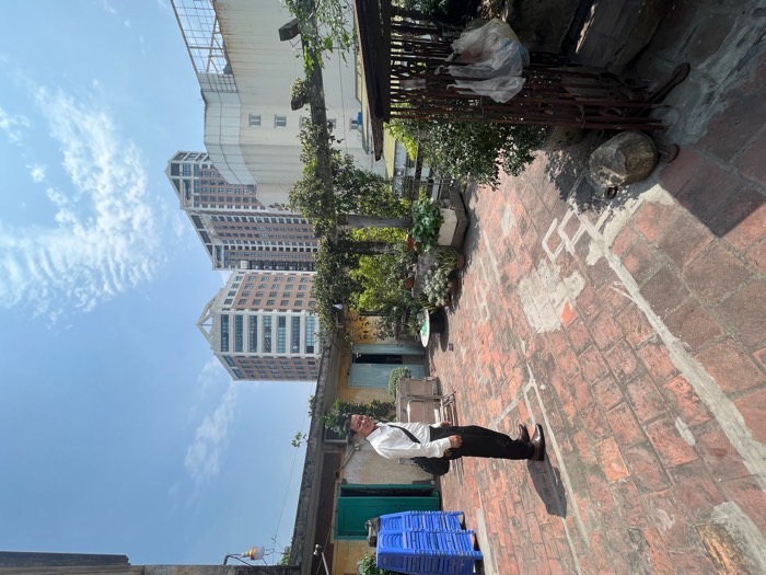 Bán nhà Quán Sứ - diện tích 170m2 3 tầng - Biệt thự C1 ngay giữa ngã tư - giá 60 tỷ