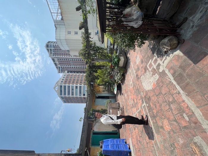 Bán nhà Quán Sứ - diện tích 170m2 3 tầng - Biệt thự C1 ngay giữa ngã tư - giá 60 tỷ