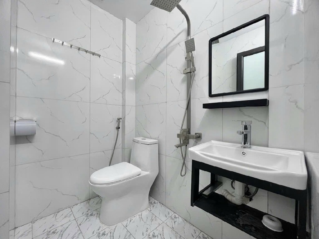 Bán nhà Ngõ Giếng - diện tích 109m2 9 tầng - Ngõ ô tô vào nhà - giá 42,8 tỷ