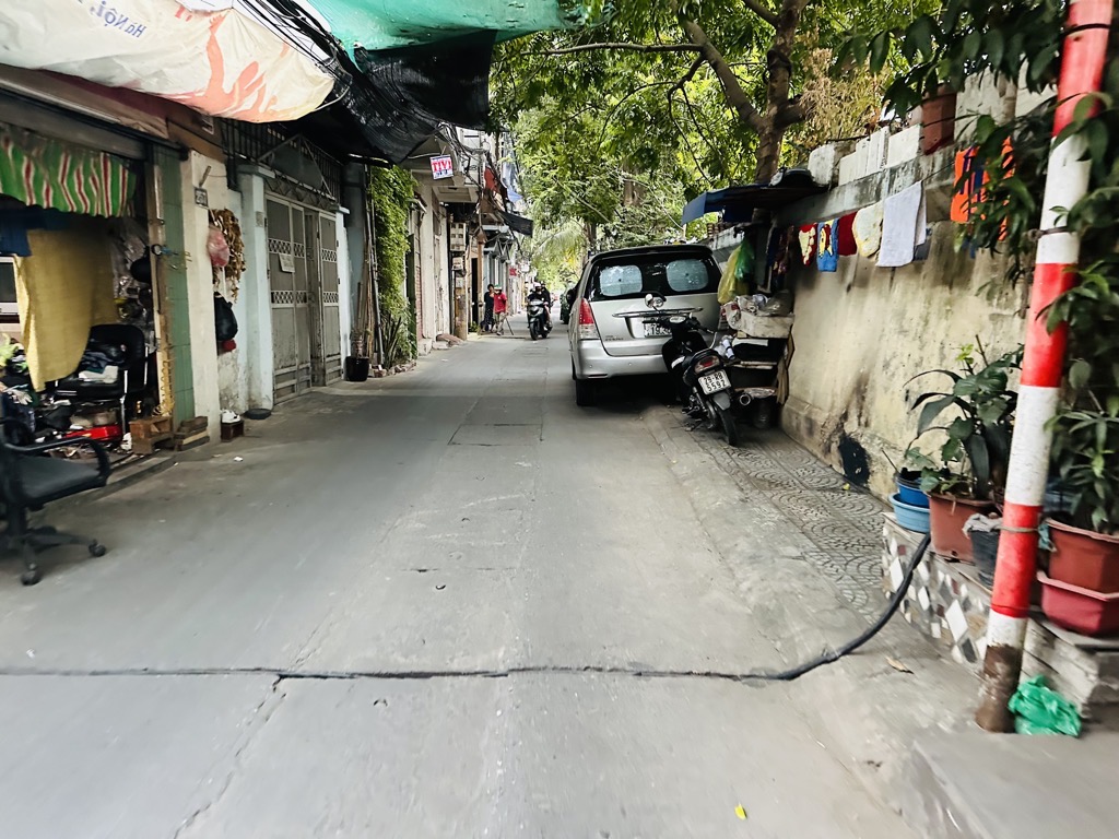 Bán nhà Nguyễn Khoái - diện tích 78m2 3 tầng - Bán đất tặng nhà 3 tầng - giá 13,8 tỷ