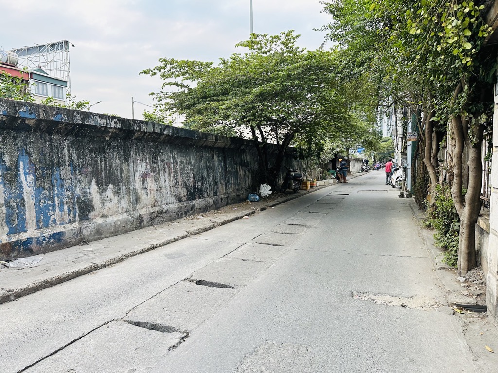 Bán nhà Nguyễn Khoái - diện tích 78m2 3 tầng - Bán đất tặng nhà 3 tầng - giá 13,8 tỷ