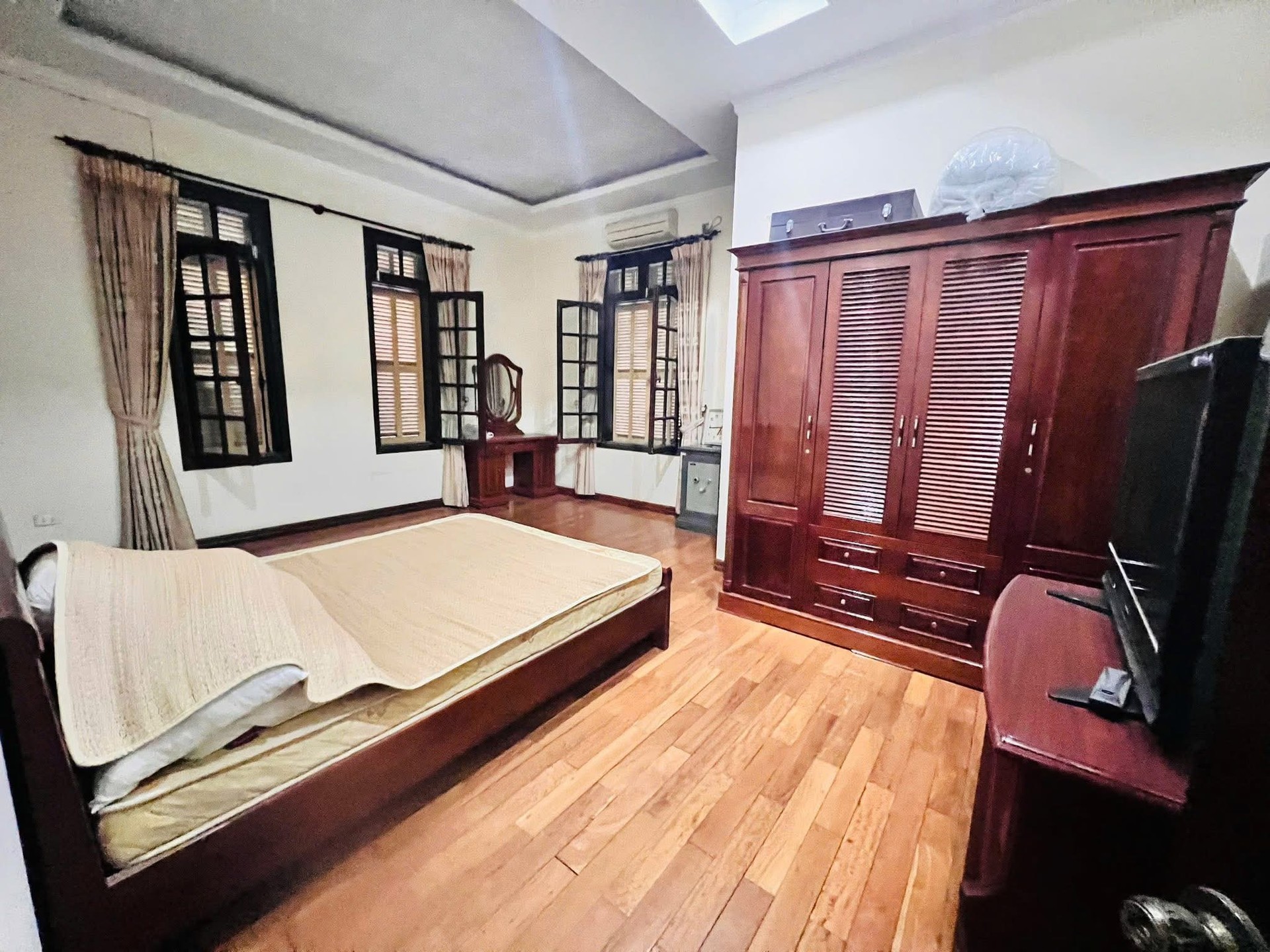 Bán nhà Tô Vĩnh Diện - diện tích 288m2 8 tầng - Mặt phố 7 tầng thang máy - giá 70 tỷ