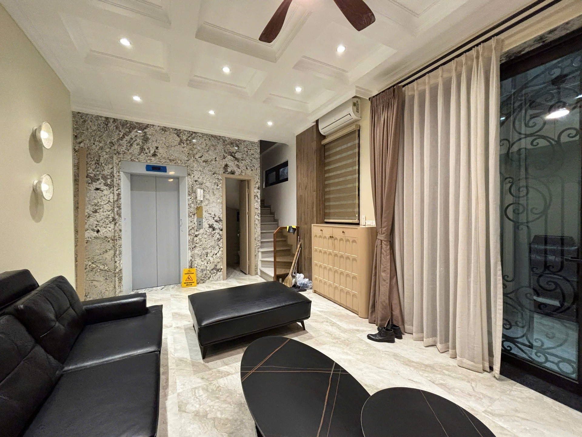 Bán nhà Lò Đúc - diện tích 35.8m2 6 tầng - giá 17 tỷ