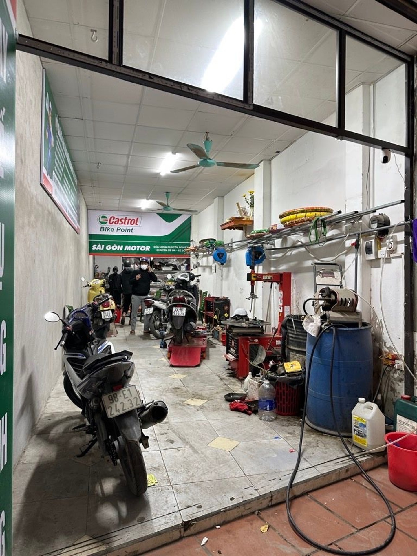 Bán nhà Định Công Thượng - diện tích 124m2 1 tầng - Mặt phố kinh doanh sầm uất - giá 40,5 tỷ