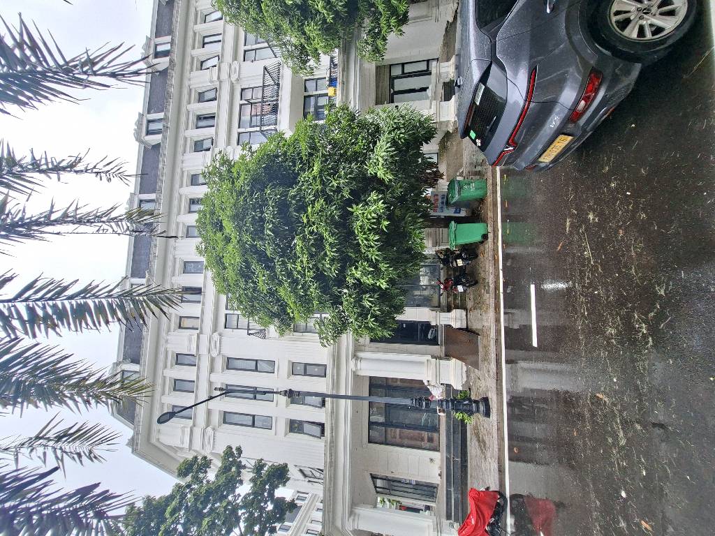 Bán nhà Louis 8 - diện tích 95m2 5 tầng - Ô tô tránh - giá 32,5 tỷ