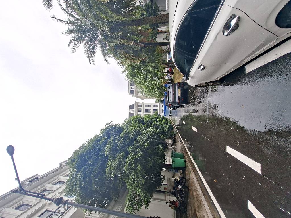 Bán nhà Louis 8 - diện tích 95m2 5 tầng - Ô tô tránh - giá 32,5 tỷ