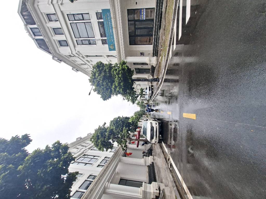 Bán nhà Louis 8 - diện tích 95m2 5 tầng - Ô tô tránh - giá 32,5 tỷ