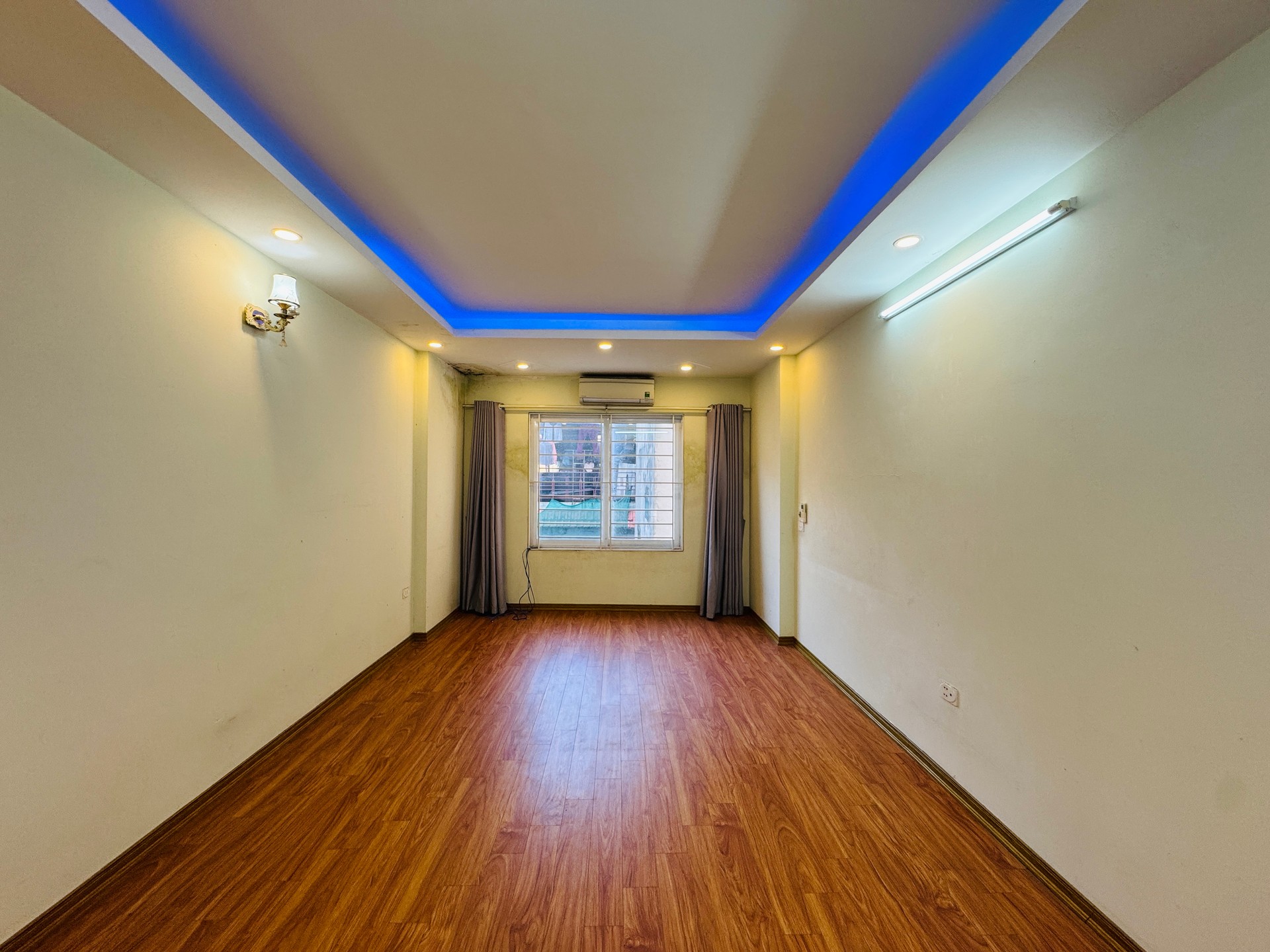 Bán nhà Tam Trinh - diện tích 30m2 5 tầng - ô tô tránh - giá 7 tỷ