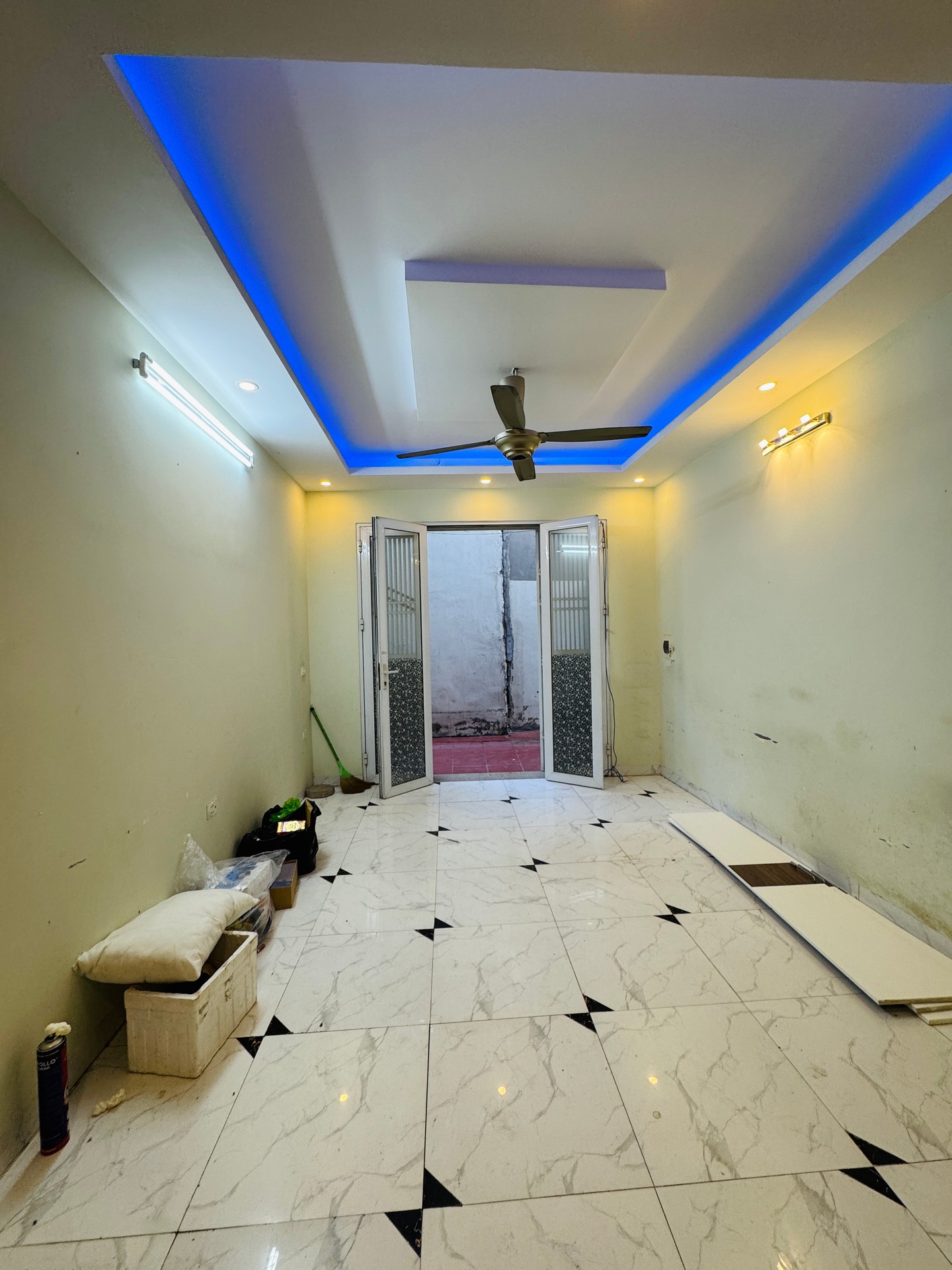 Bán nhà Tam Trinh - diện tích 30m2 5 tầng - ô tô tránh - giá 7 tỷ
