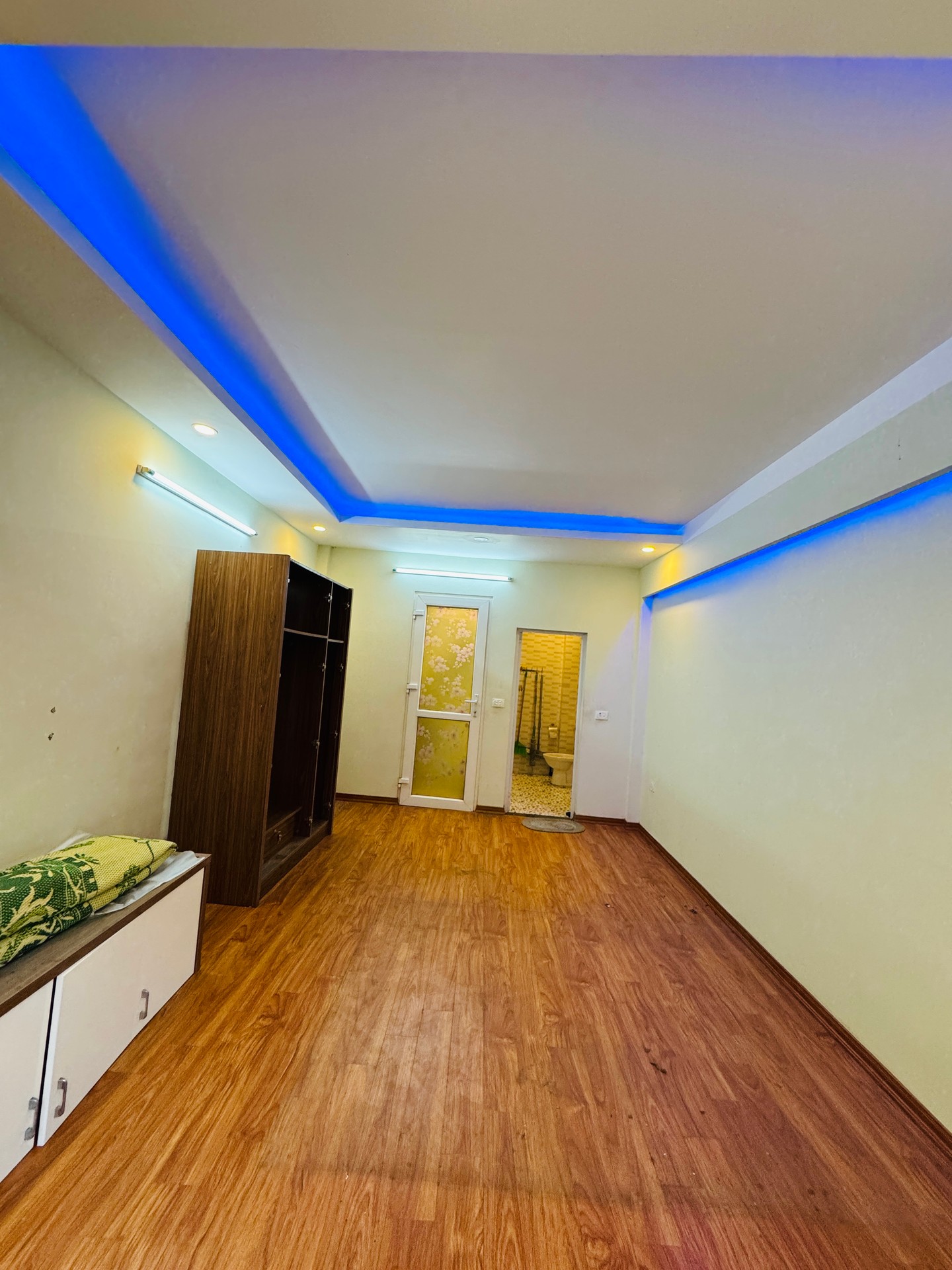Bán nhà Tam Trinh - diện tích 30m2 5 tầng - ô tô tránh - giá 7 tỷ